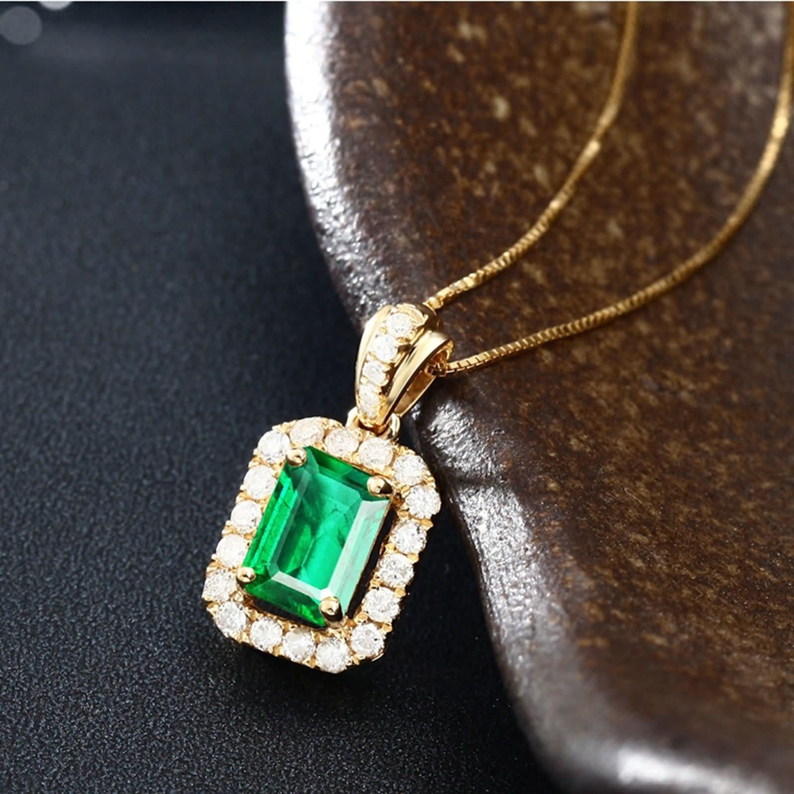 Naszyjnik damski złoty 750 prawdziwy, wisiorek kwadrat ze szmaragdem 0,6ct/1,1ct/1,8 ct 18-karatowe żółte złoto