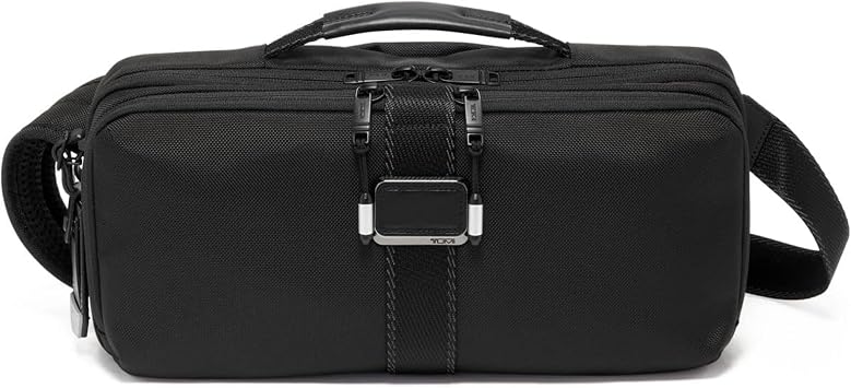 TUMI - Alpha Bravo Esports Pro Sling Pack - يناسب 60٪ لوحة مفاتيح - حقيبة حبال غير رسمية - حقيبة تقنية - 6.8 "X 14.8" X 3.5 "- أسود