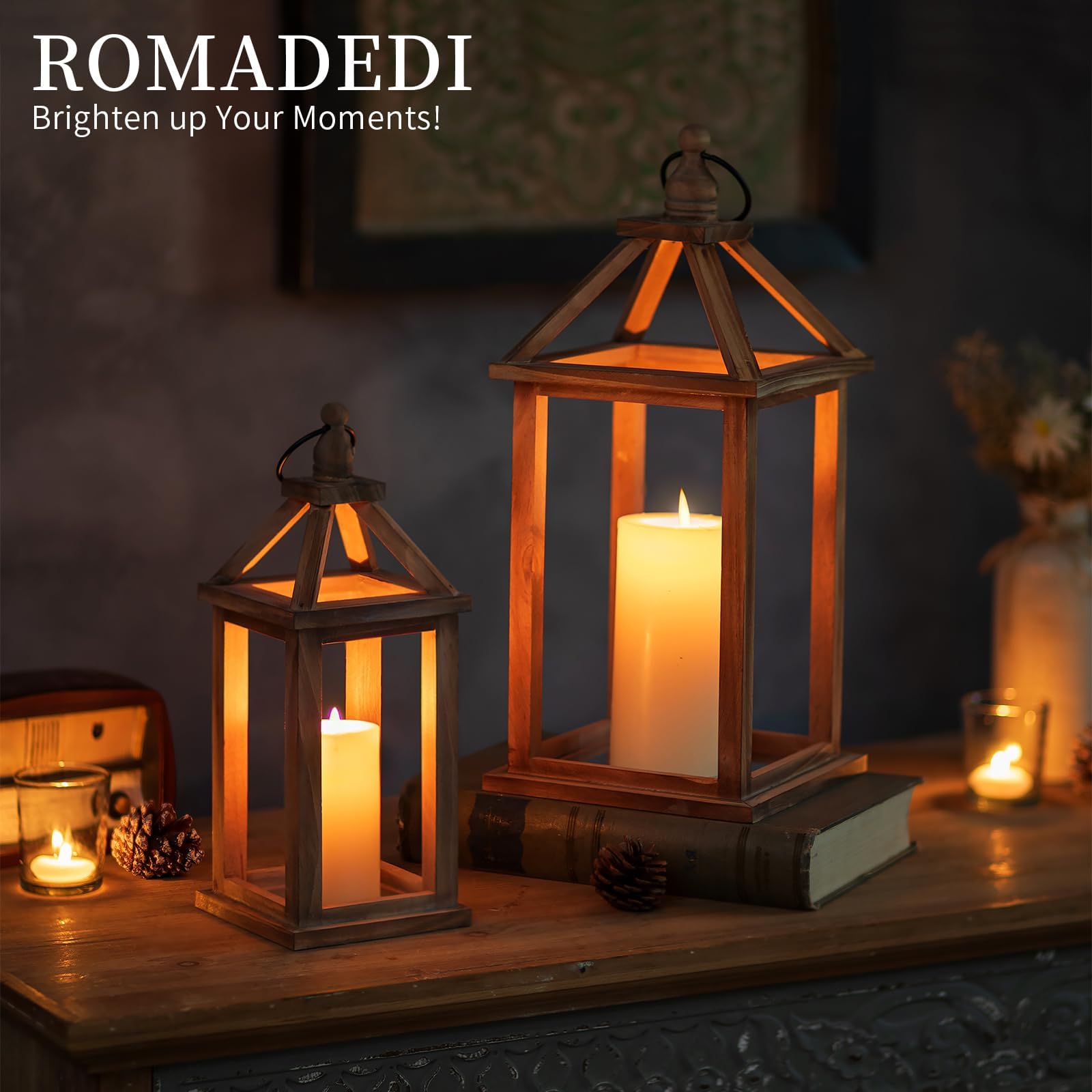 Romadedi Holzlaternen Dunkelbraun, 2er Set 30/40 cm mit Dach | Kerzenlaternen im Pavillon-Design für Kerzen, für Balkon, Garten, Hochzeit, Tischdeko und Innenräume