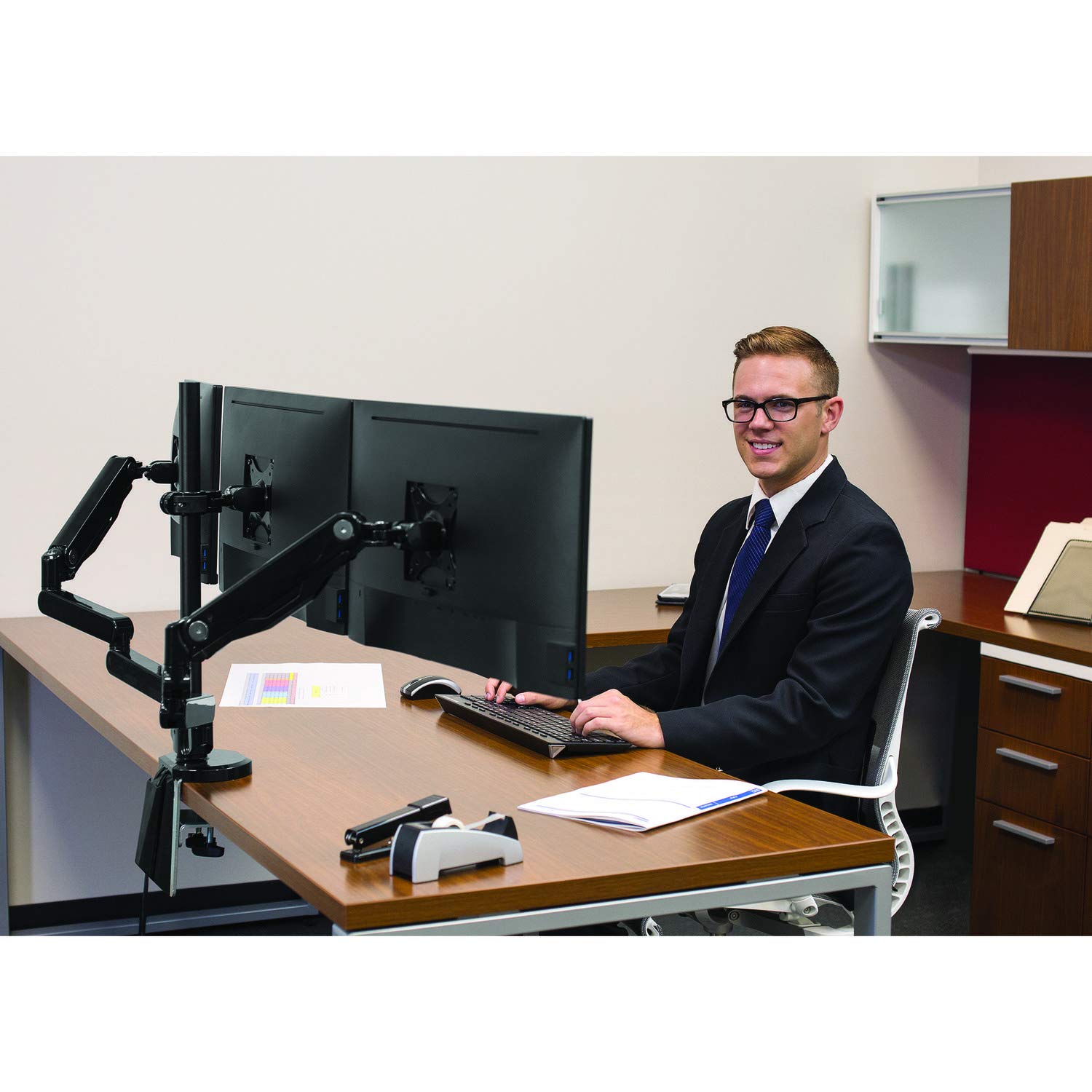 Fellowes Brazo para Monitor Triple Platinum Series - Soporte para monitor ajustable, con funciones de inclinación, giro y rotación y con 2 puertos USB - Tamaño máximo del monitor 27", Negro
