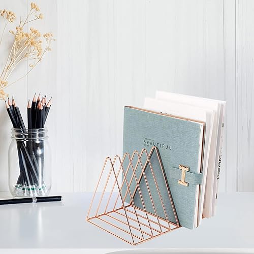 Miniatura 5 de PENGKE Organizador de archivos triangular de hierro para escritorio, estante de almacenamiento para libros, revista de cobre, soporte para