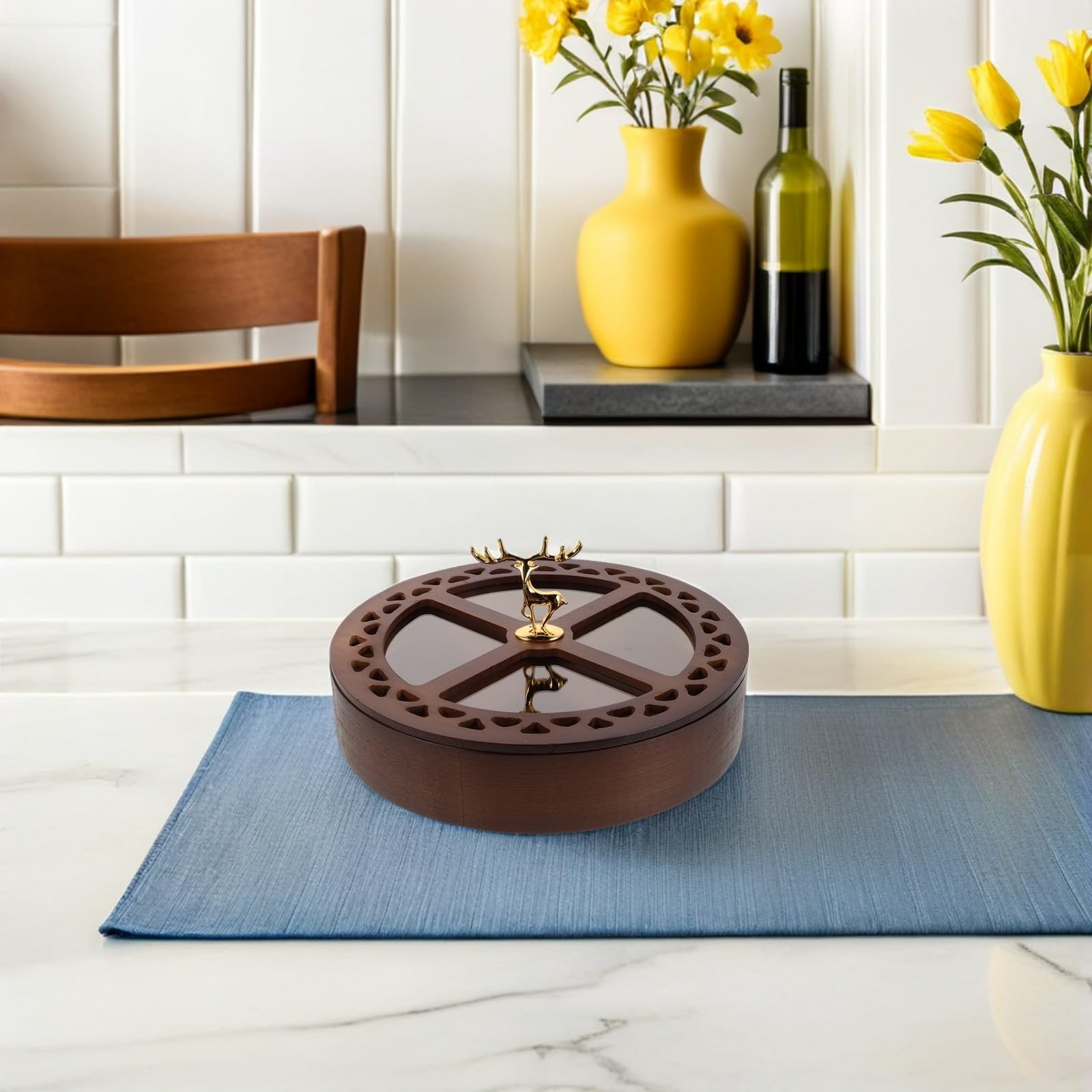 Plateau à Fruits Secs Compartimenté Rond en Bois de Noyer avec Couvercle Hermétique Boîte à Noix 4 Compartiments pour Rangement et Service de Snacks Fruits et Bonbons pour