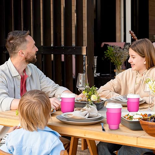 Miniatura 6 de JarThenaAMCS 50 tazas de café desechables de color rosa intenso con tapas y fundas a granel de 12 onzas, tazas de papel aisladas para llevar para