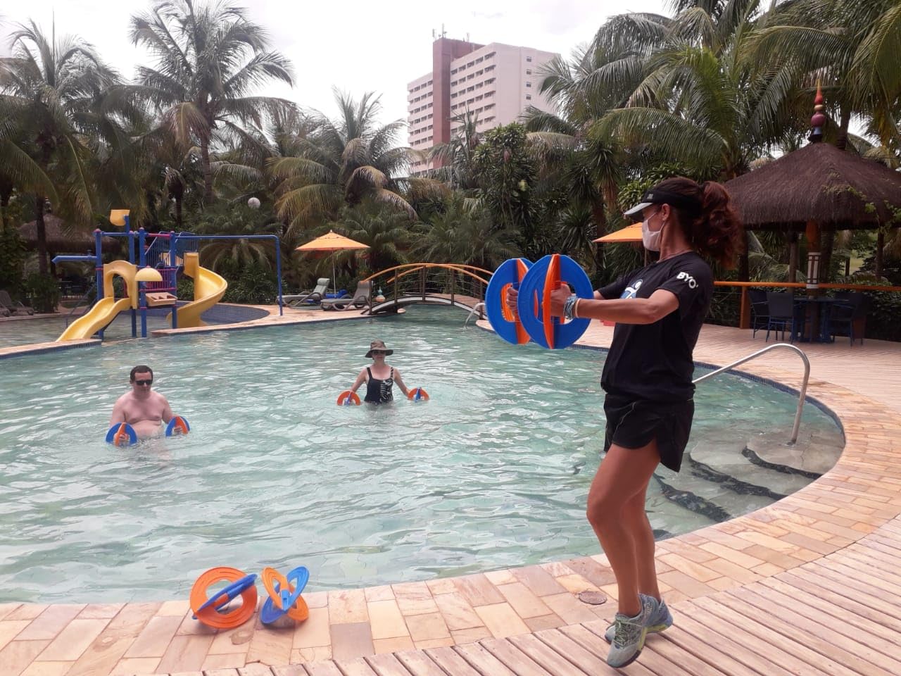 Floty Mancuernas Acuáticas Power Ring para Aquagym - Halteres de Agua con Empuñadura Antideslizante para Hidroginástica, Fitness Acuático y Rehabilitación - Diseño Hidrodinámico (1 Par)