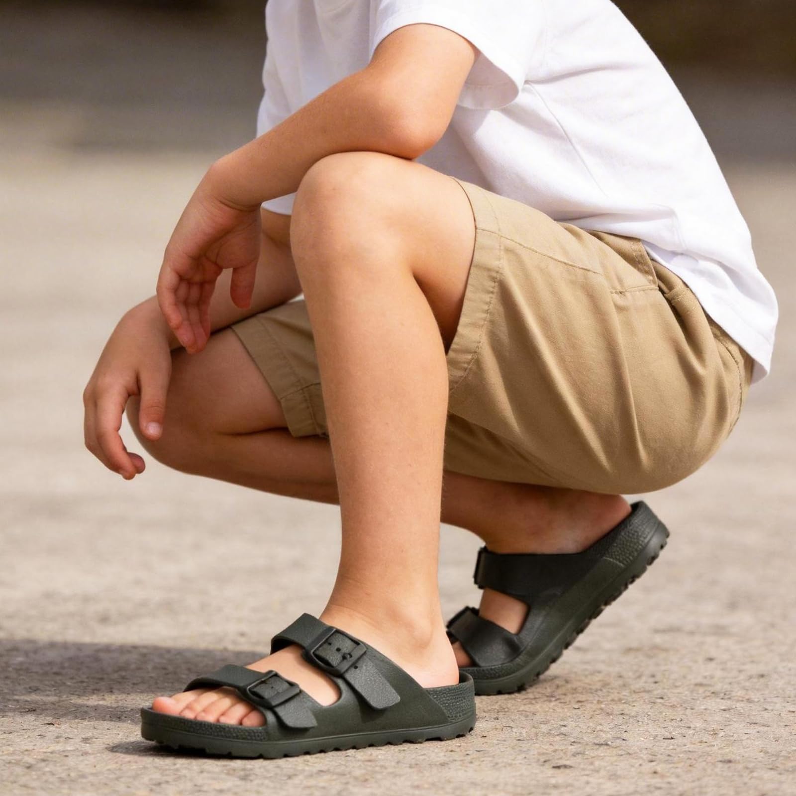 Sandali Bambini Ciabatte Unisex con Fibbia Regolabile, Pantofole Estive Comode e Leggere, Antiscivolo Piatti con Suola Clog, Scarpe Mare Piscina per Bambino Bambine