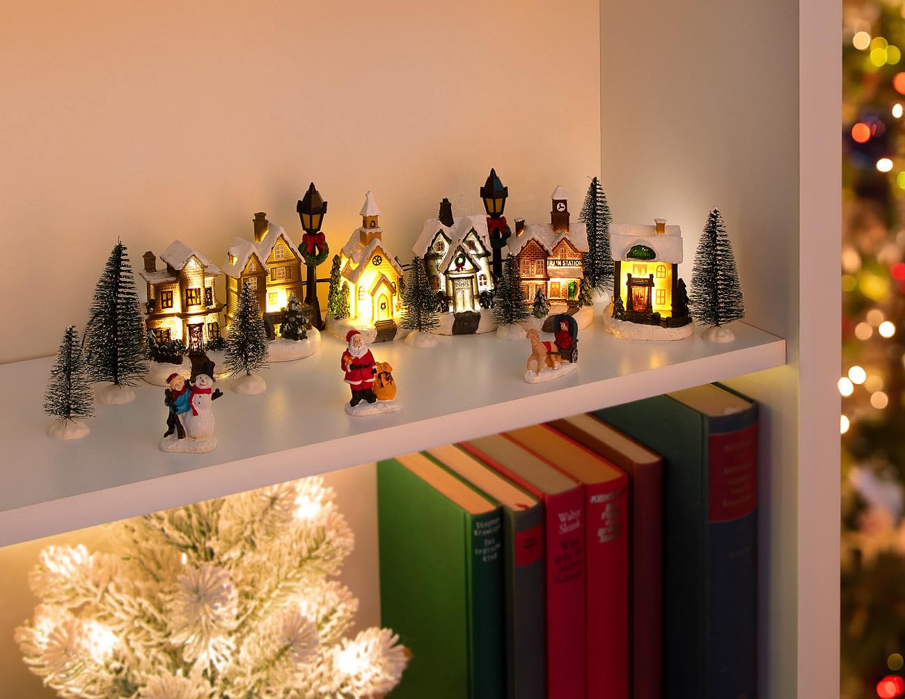 infactory Weihnachtsdeko: 25-teiliges Deko-Weihnachtsdorf mit 6 LEDs, Batteriebetrieb (Winterdorf, komplettes Weihnachtsdorf, Set)