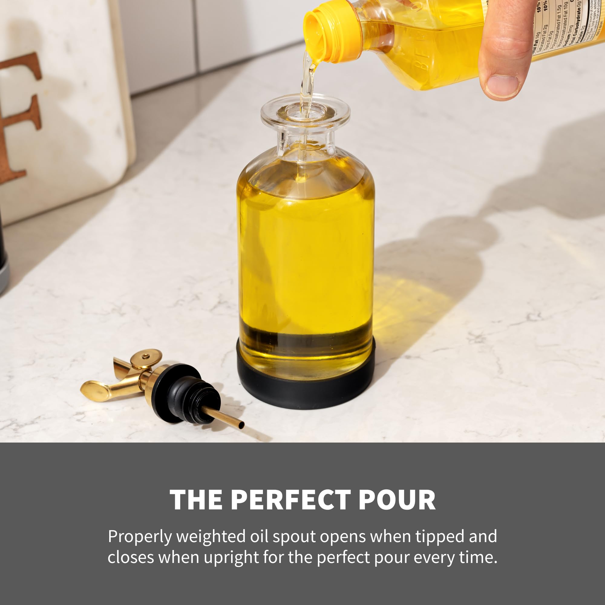 STOVE SHELF StoveShelf - Juego de dispensadores de aceite y vinagre, dispensadores de aceite con base de silicona, protege el acabado de tu estufa, botella de vidrio con dispensador dorado, juego de 2