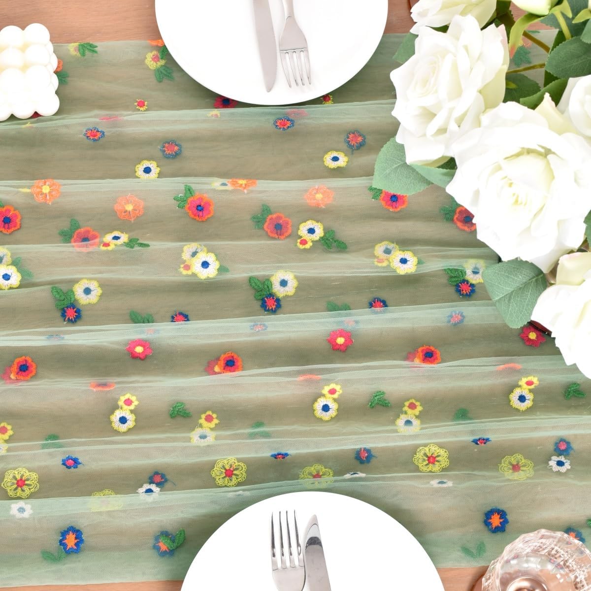Joanlody 3pcs Sage Green Embroidery Daisy Spring Summer Table Runner Florals Seasonal Easter Tulle Table Runner Holiday Kitchen Dining Table Decoration Wedding Party