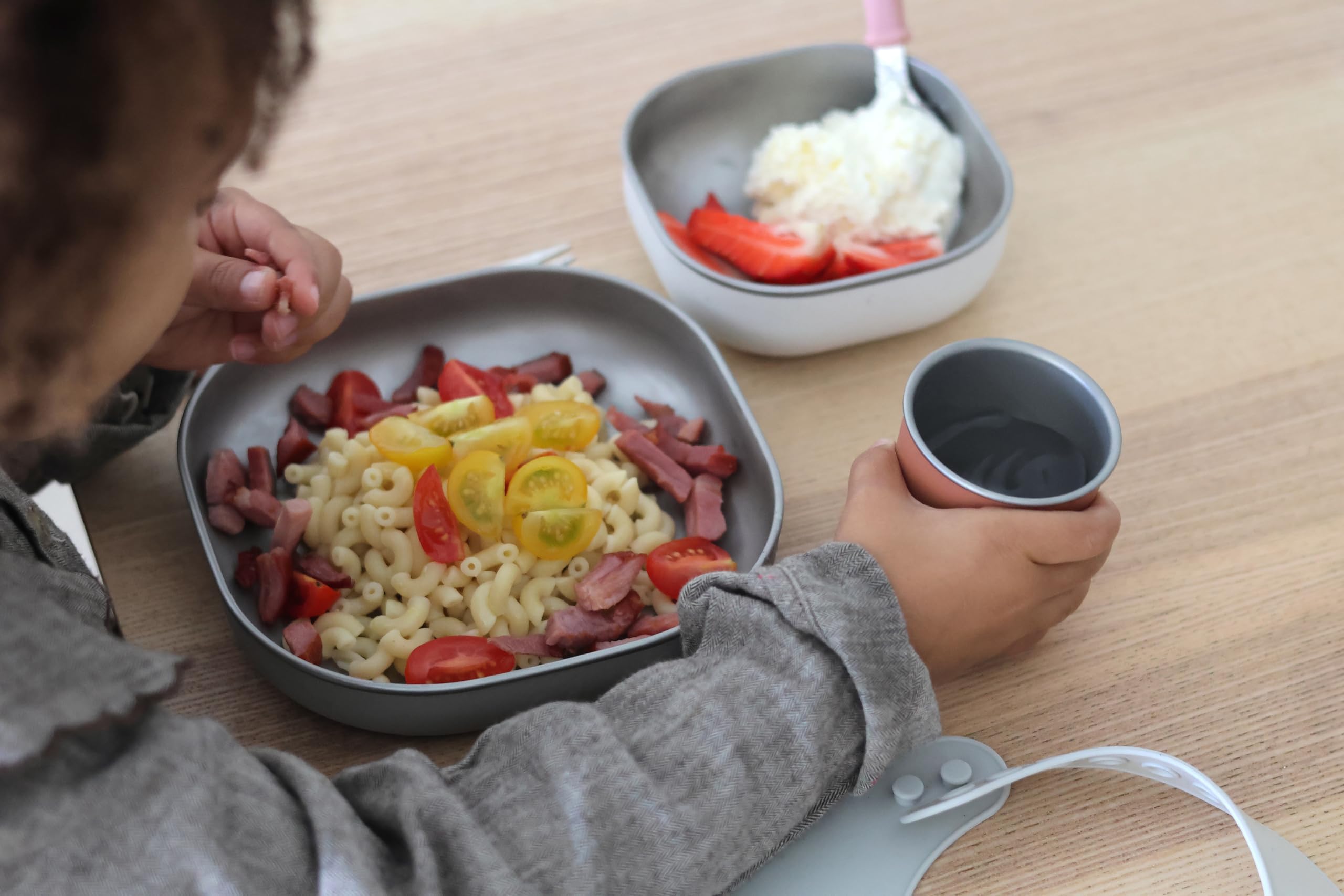 Béaba Juego de Comida Bebé de Acero Inoxidable, 3 Piezas, Vaso y 2 Platos, Apto para Microondas y Lavavajillas, Sano y Resistente, Ligero, Irrompible, Antideslizante con Tapa de Silicona, Terracotta
