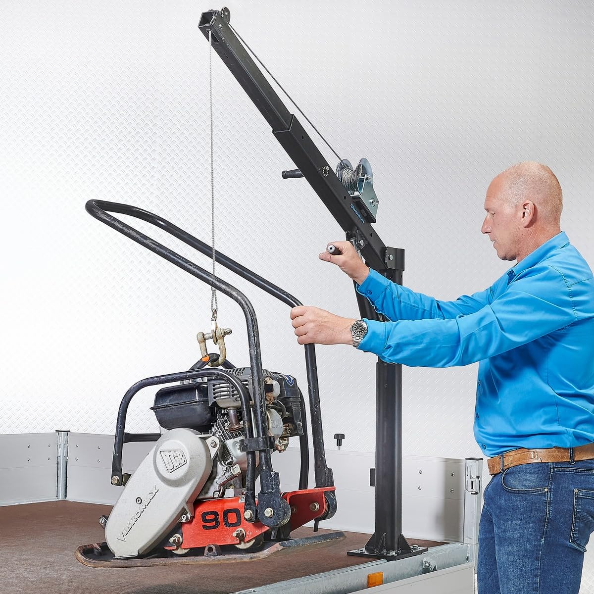 Hebebühne Auto Kran 450 kg - Hydraulischer Anhängerkran mit Seilwinde 9,5 m - 360° Schwenkarm - klappbar - Tragarm 80-135 cm - max. Hubhöhe 225 cm - Montageplatte
