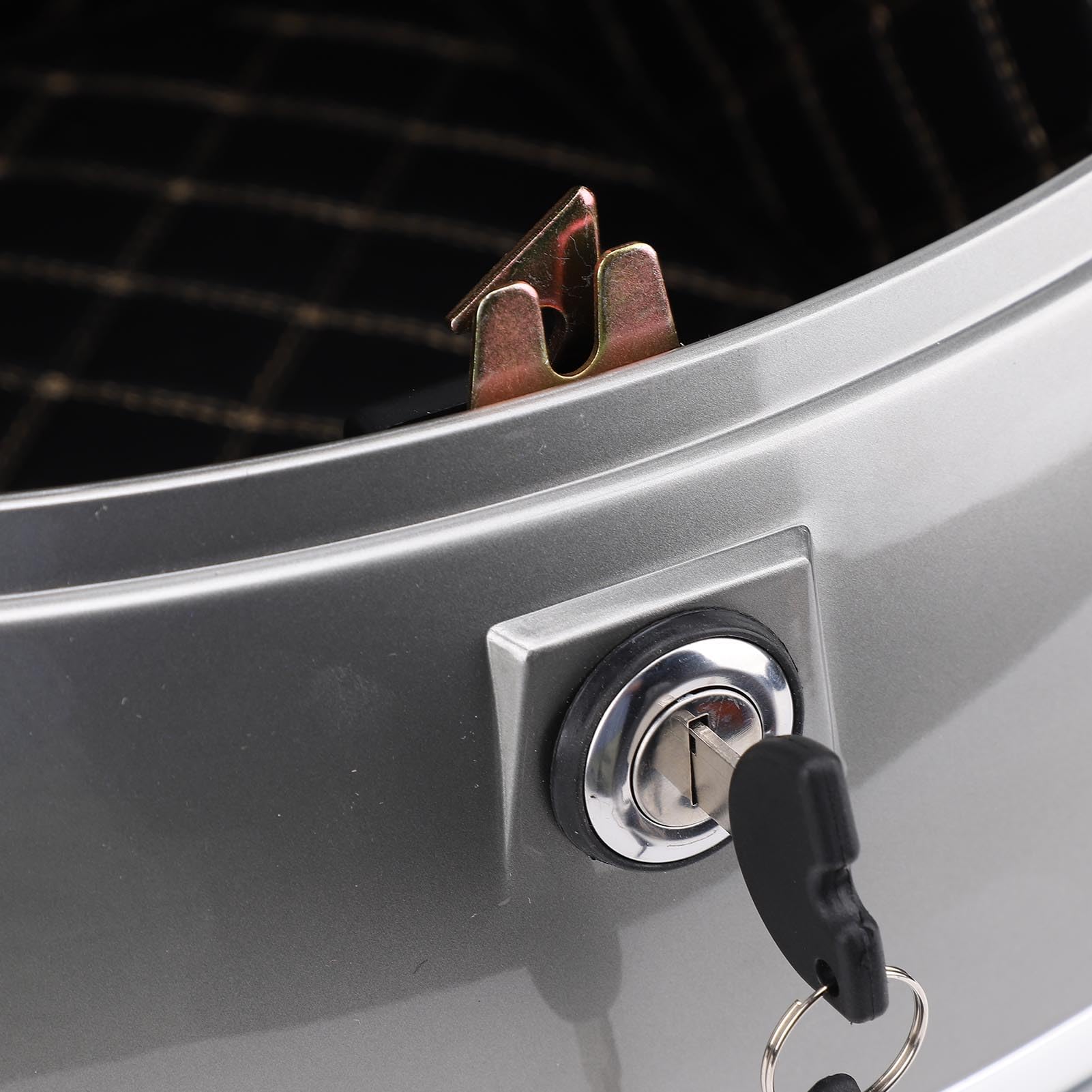 Boîtier Arrière de Moto Design élégant Boîte de Rangement étanche 38L pour Motos Vélos Scooters (Lune Argent)