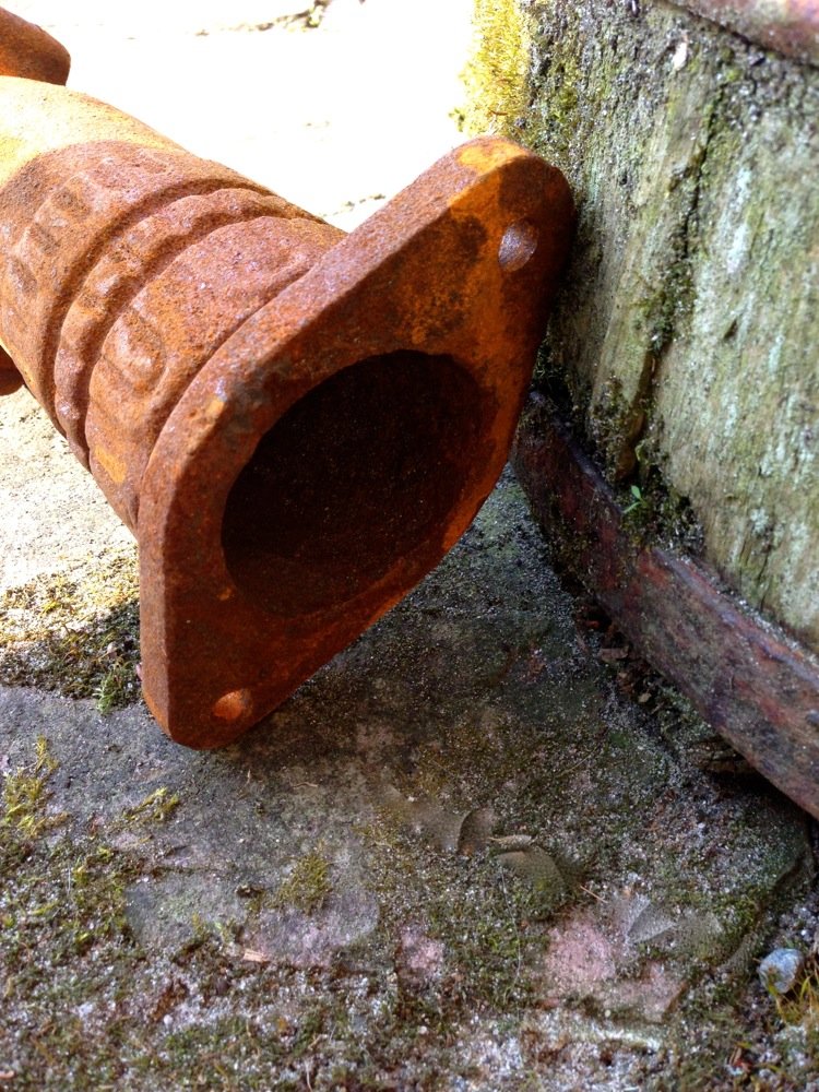 Antikas - Wasserauslauf altbäuerlich - Wandbrunnen mit Halterung für Eimer, Wasserspeier