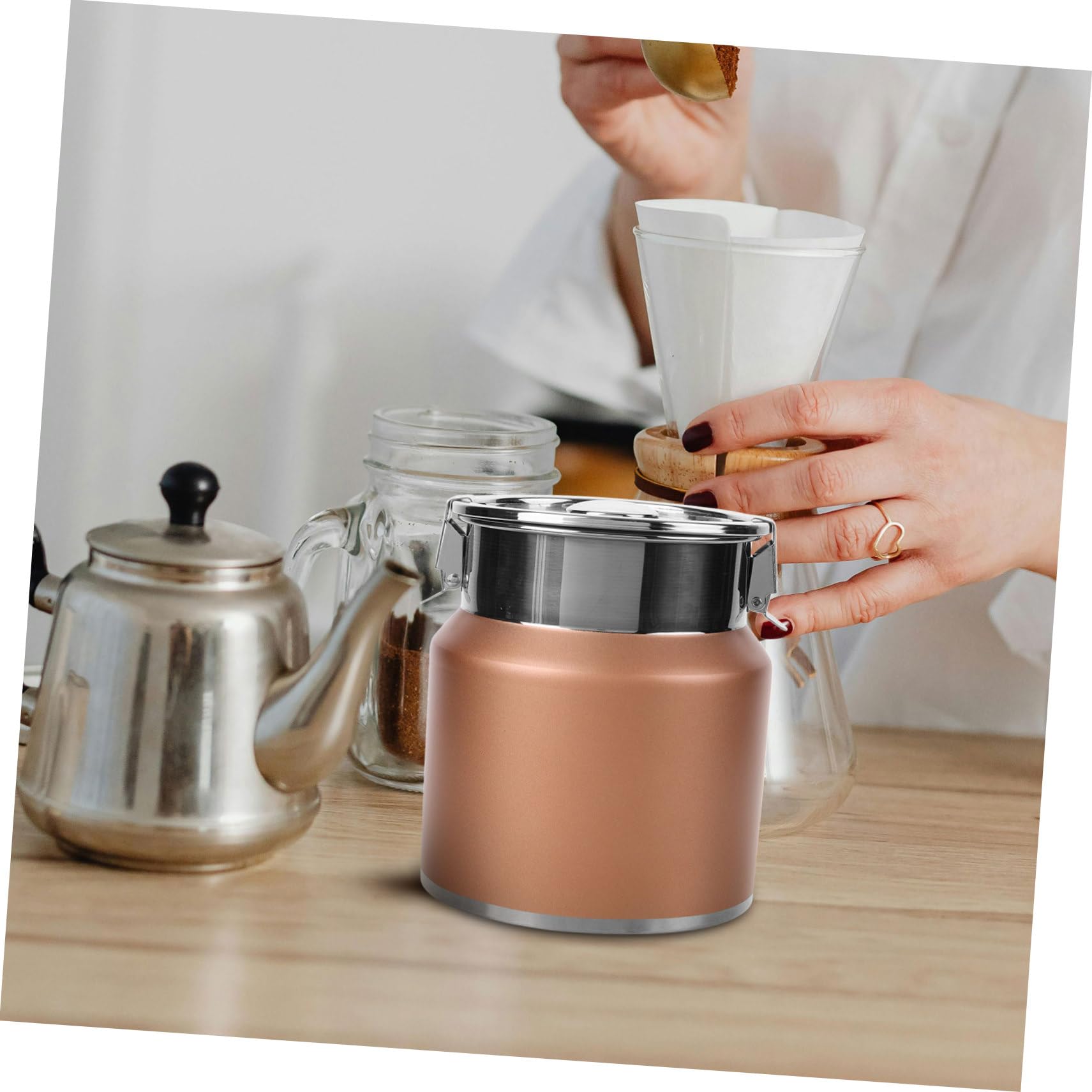 MAGICLULU Lattiera in Acciaio Inossidabile da 2.5l Coperchio Ermetico, Superficie Liscia e Stile Rustico Country, per Casa e Campeggio