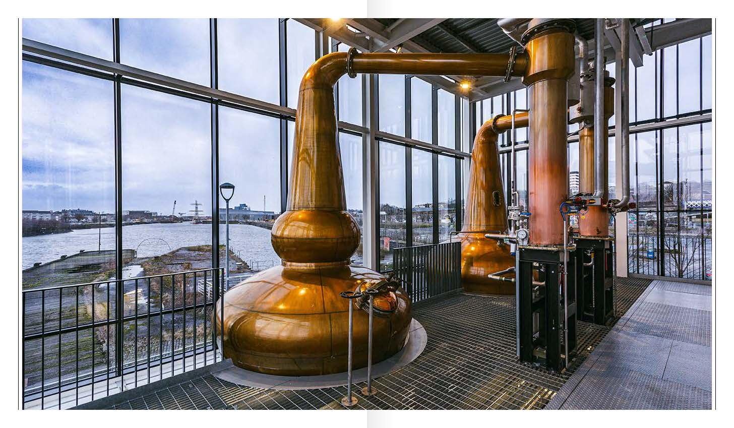 Scotch Whisky: Eine Reise zu Schottlands besten Destillerien. Mit stimmungsvollen Landschaftsaufnahmen