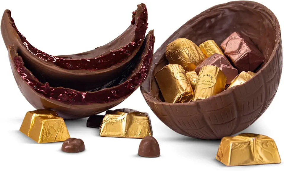 Ovo de Páscoa de Chocolate Recheado com Amora, com Bombons Sortidos