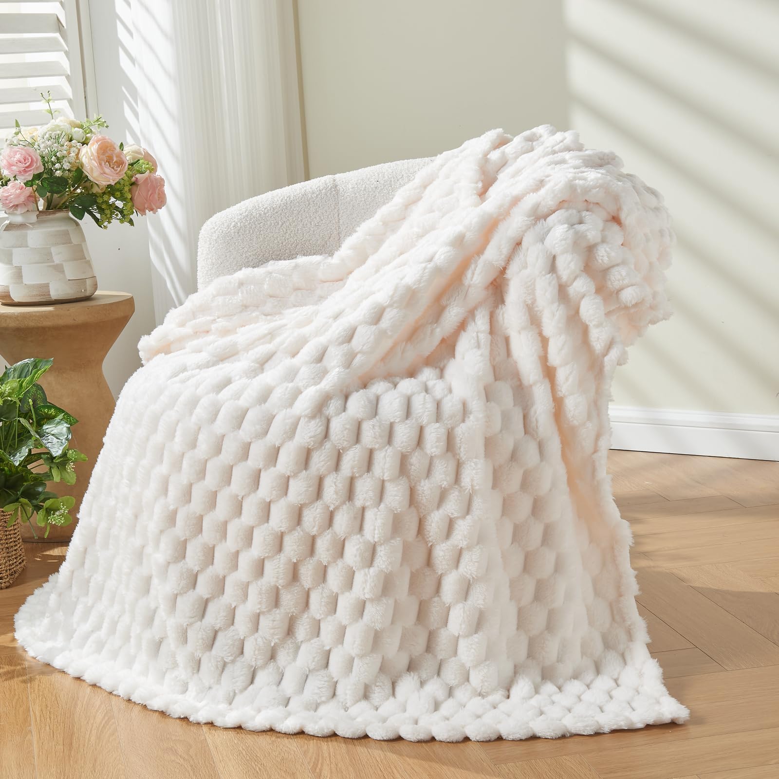 NEWCOSPLAY Super Soft Twin Blanket Ivory Premium Silky Flannel Fleece 3D Clouds Stylish Jacquard Lightweight Bed Blanket All Season Use 350GSM, 150x200 cm