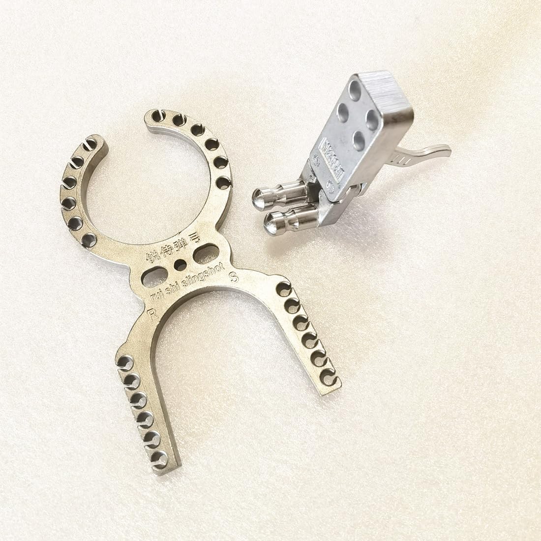 FEIXIA-K01 DIY Construction of Slingshot Rifle Simple Slingshot Fittings Stainless Steel 16 Holes Configure 16 Strands of Rubber