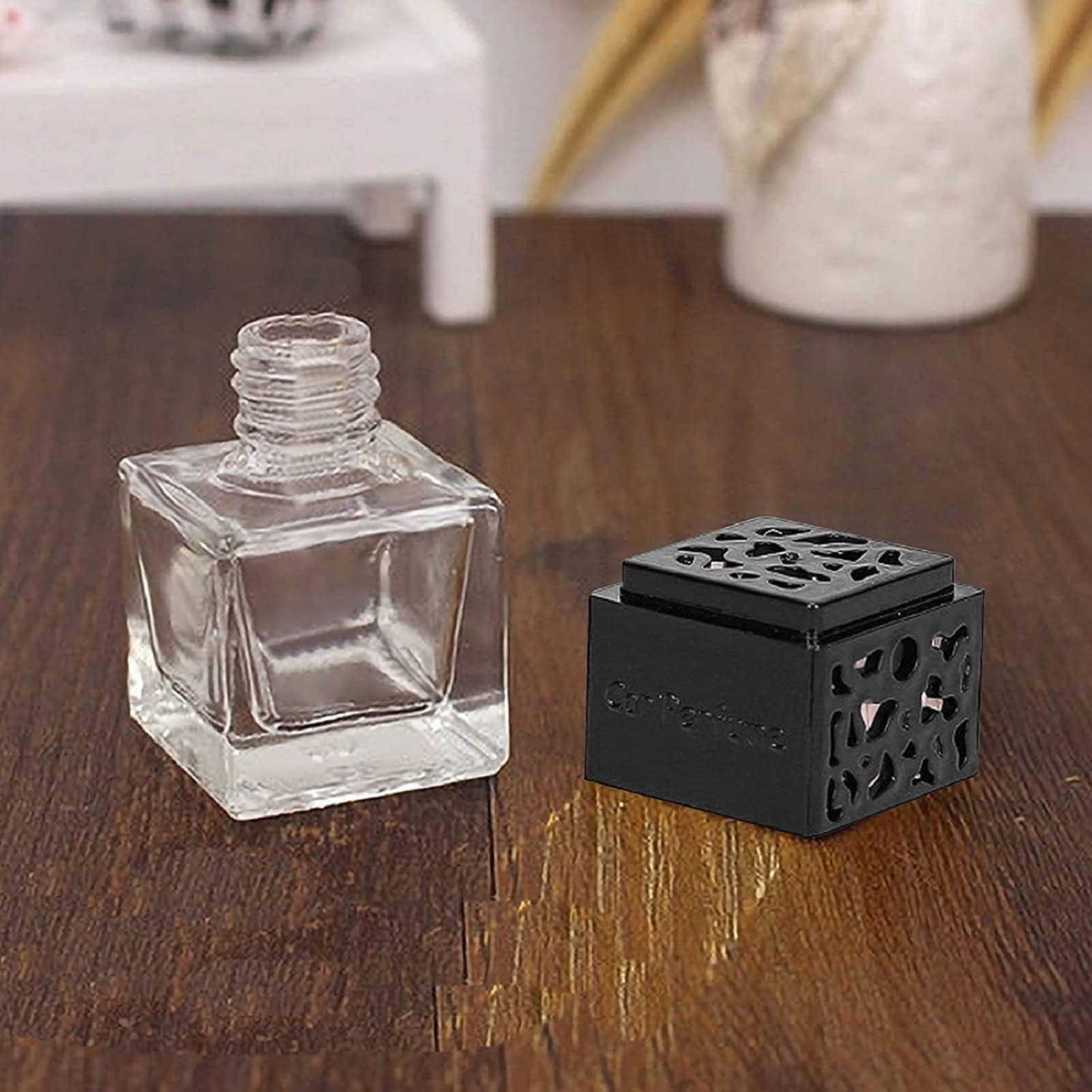 Ambientador de coche inspirado en 50 botellas difusoras vacías de 8 ml para coche, 5 x 2,5 x 2,5 cm, mini botella de perfume colgante con cordón