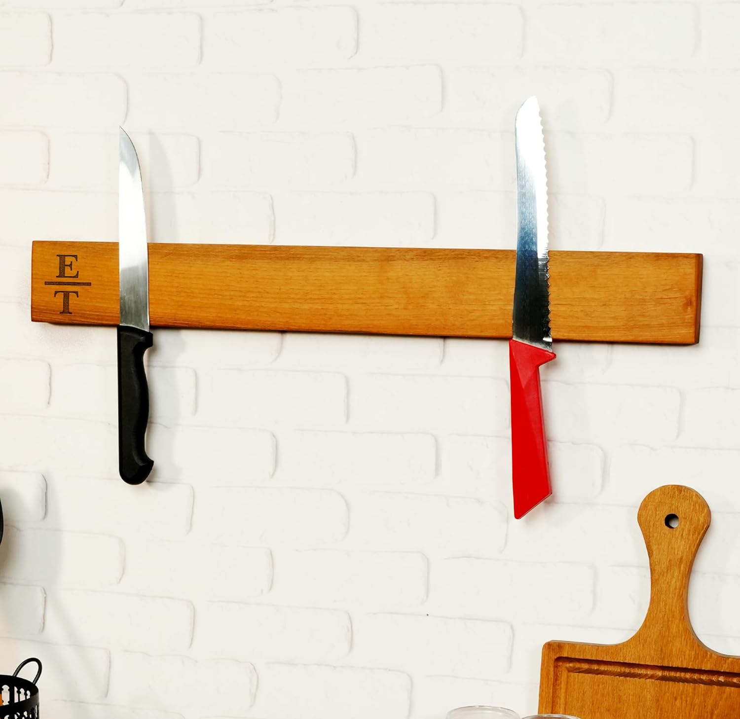 Custom Live Edge Knife Strip – Solid Walnut Magnetic Rack for Wall – Handmade Wall-Mounted Knife Holder for Couples – A Personalized Kitchen Organizer Gift for Anniversary