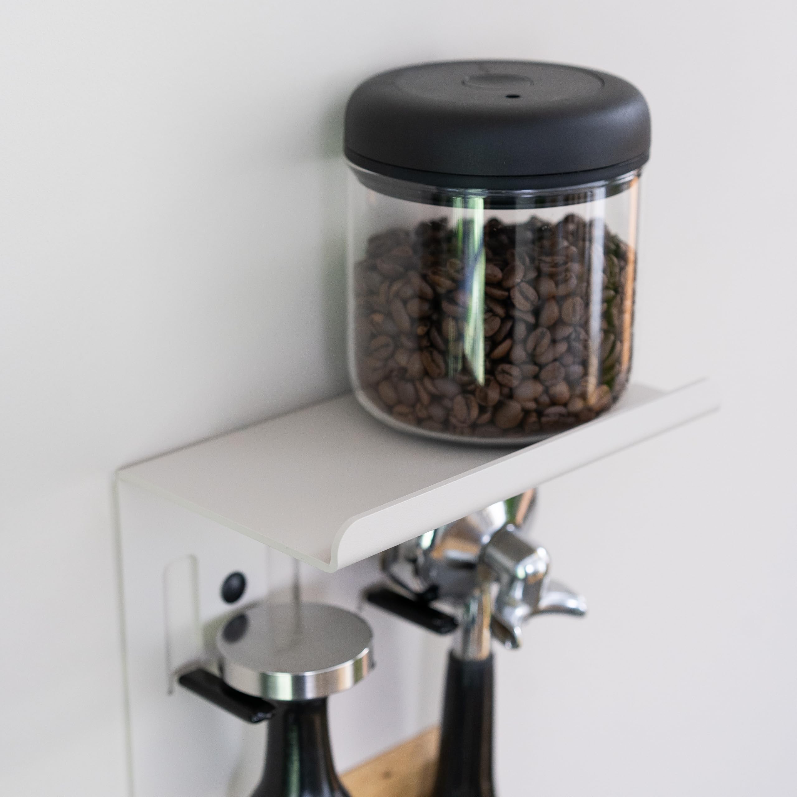 FLATE® Barista Rack Mini: Kompaktes Wandregal für Barista Zubehör mit Siebträgerhalter (Orange)