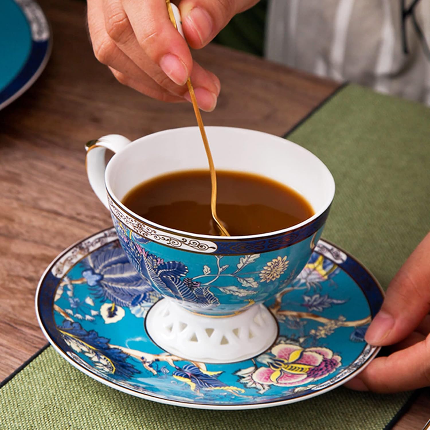 ACMLIFE Bone China Tea Cups, Tea Cup and Saucer Set for 1 Blue and White China Tea Cup 6.7oz Floral Vintage China Coffee Set for Women Party Gift Giving with Gold Trim and Gift Box - Image 6