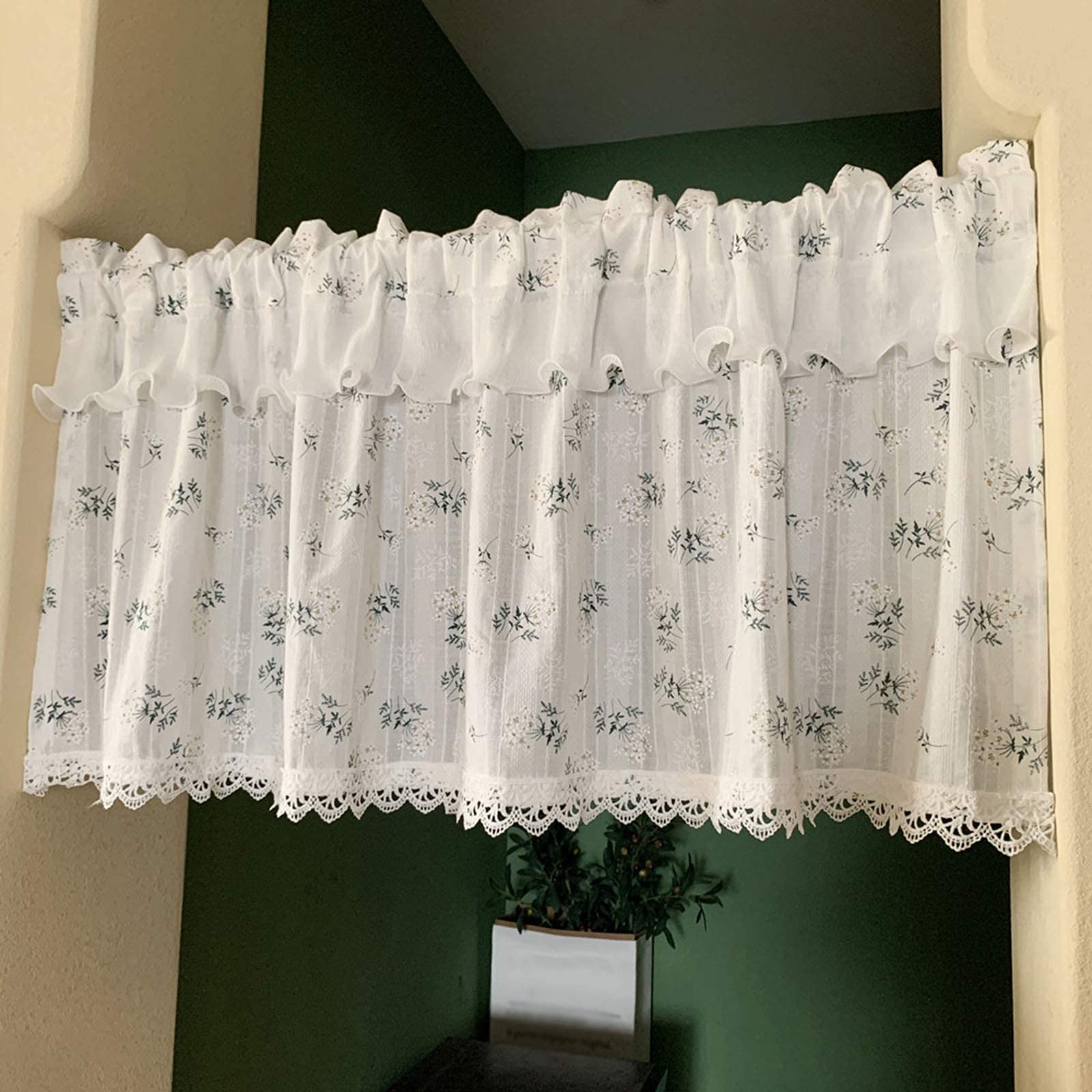 Cenefas para ventanas de cocina con diseño floral campestre y acogedor