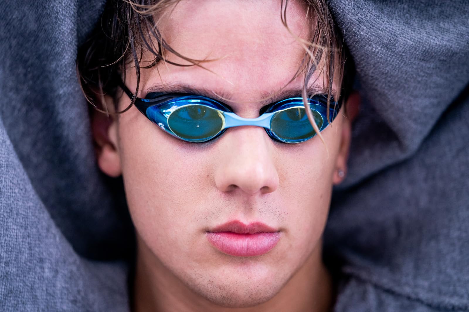 arena Cobra Original Swipe Mirror Unisex-Wettkampfbrille für Erwachsene, Schwimmbrille mit Verspiegelten Gläsern, Anti-Beschlag, UV-Schutz, 4 Austauschbare Nasenstege