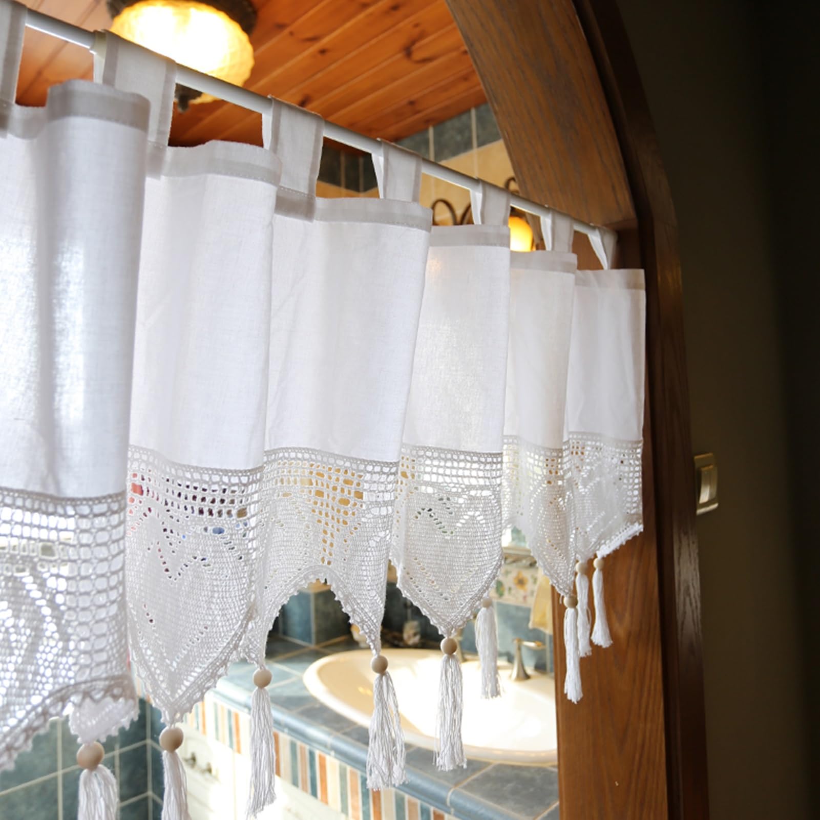 Rideaux courts en coton occultants pour habiller la fenêtre de cuisine