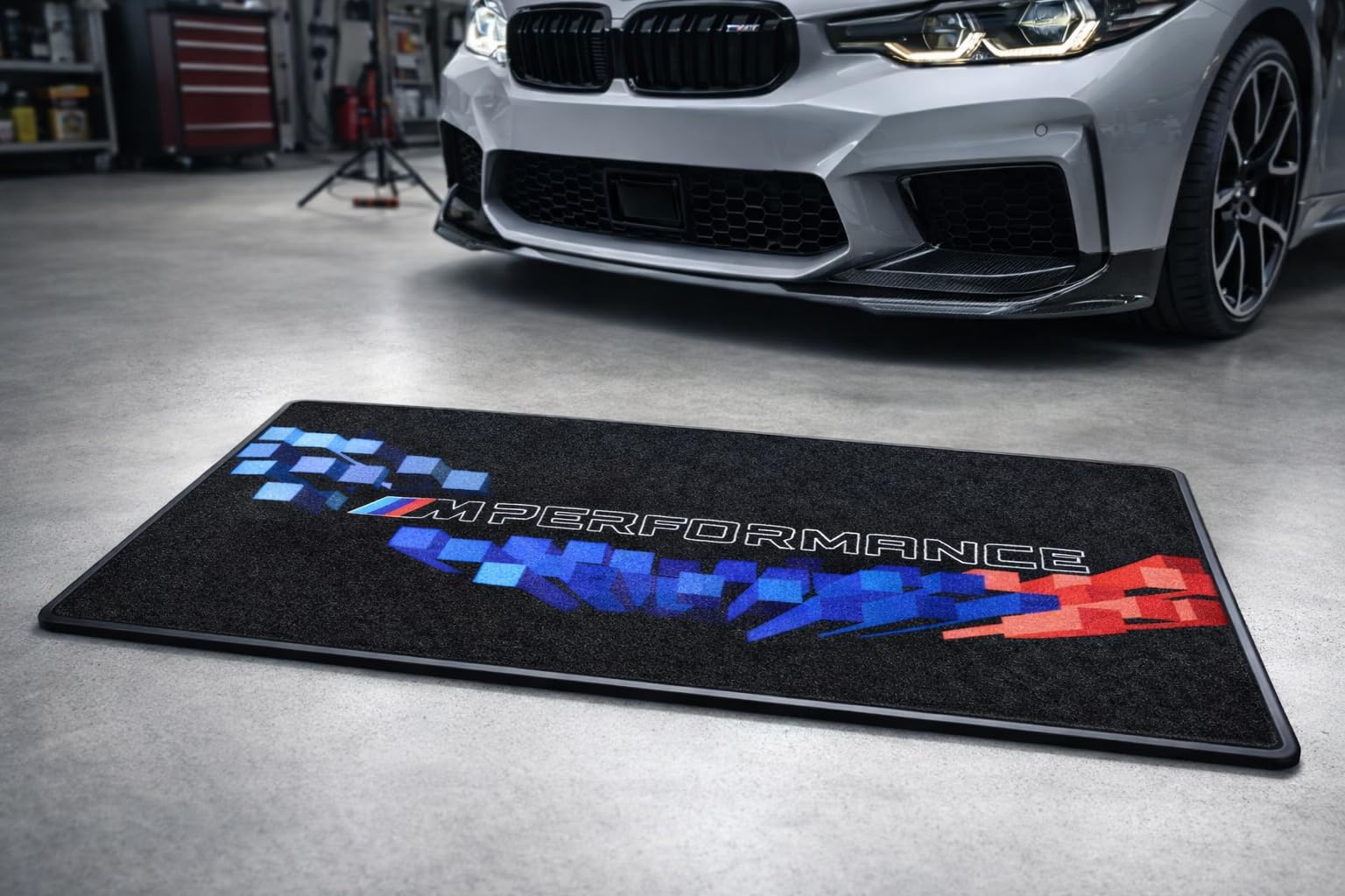 BMW M Performance Pit Lane Matte 140x67 cm Garagenmatte Werkstattmatte Teppich Tuning Fans Geschenkidee Velours Auto Showroom Matte