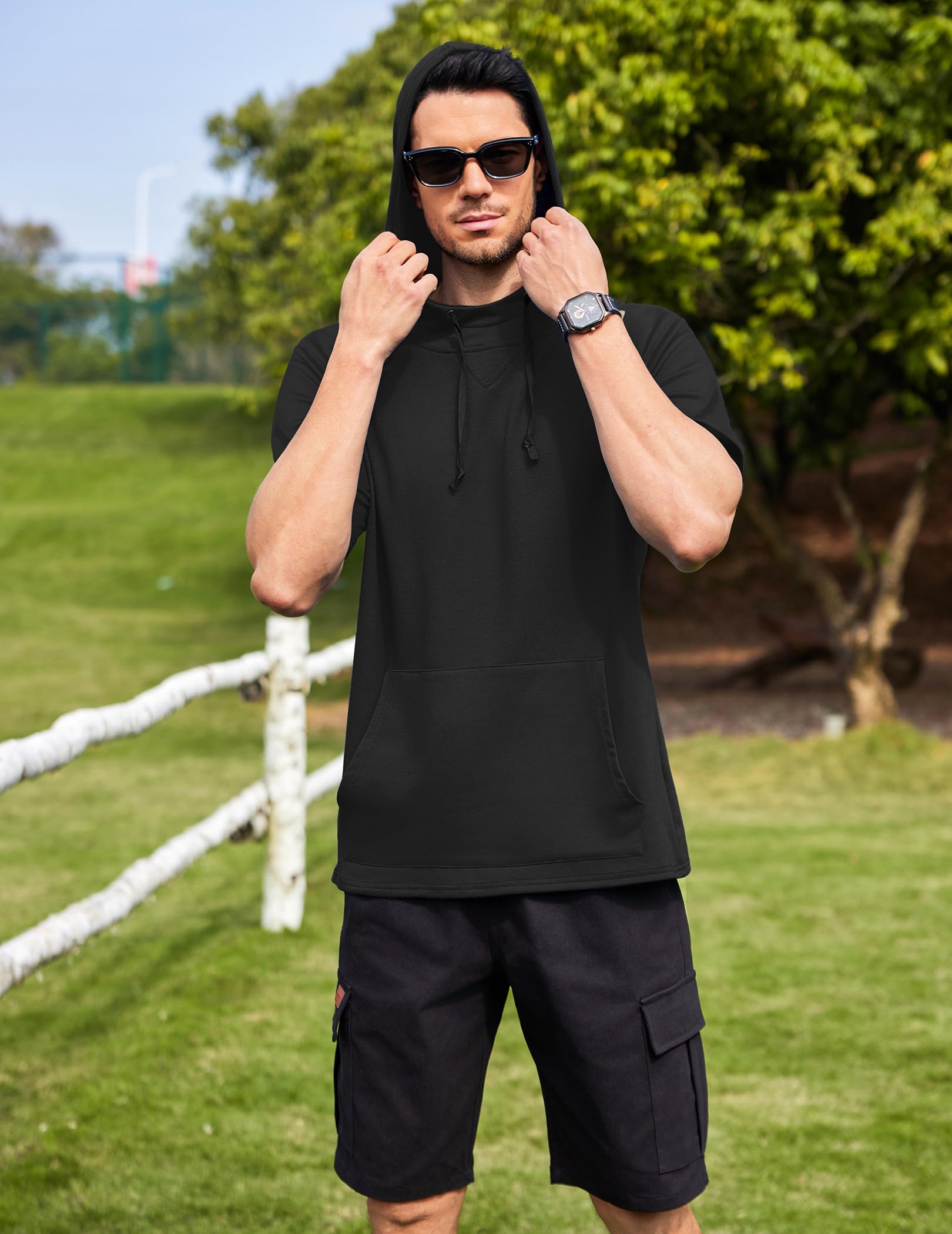 COOFANDY Sudadera con Capucha de Manga Corta para Hombre Camiseta Deportiva con Bolsillo Canguro Estilo Urbano y Fitness para Gym Running y Verano Casual