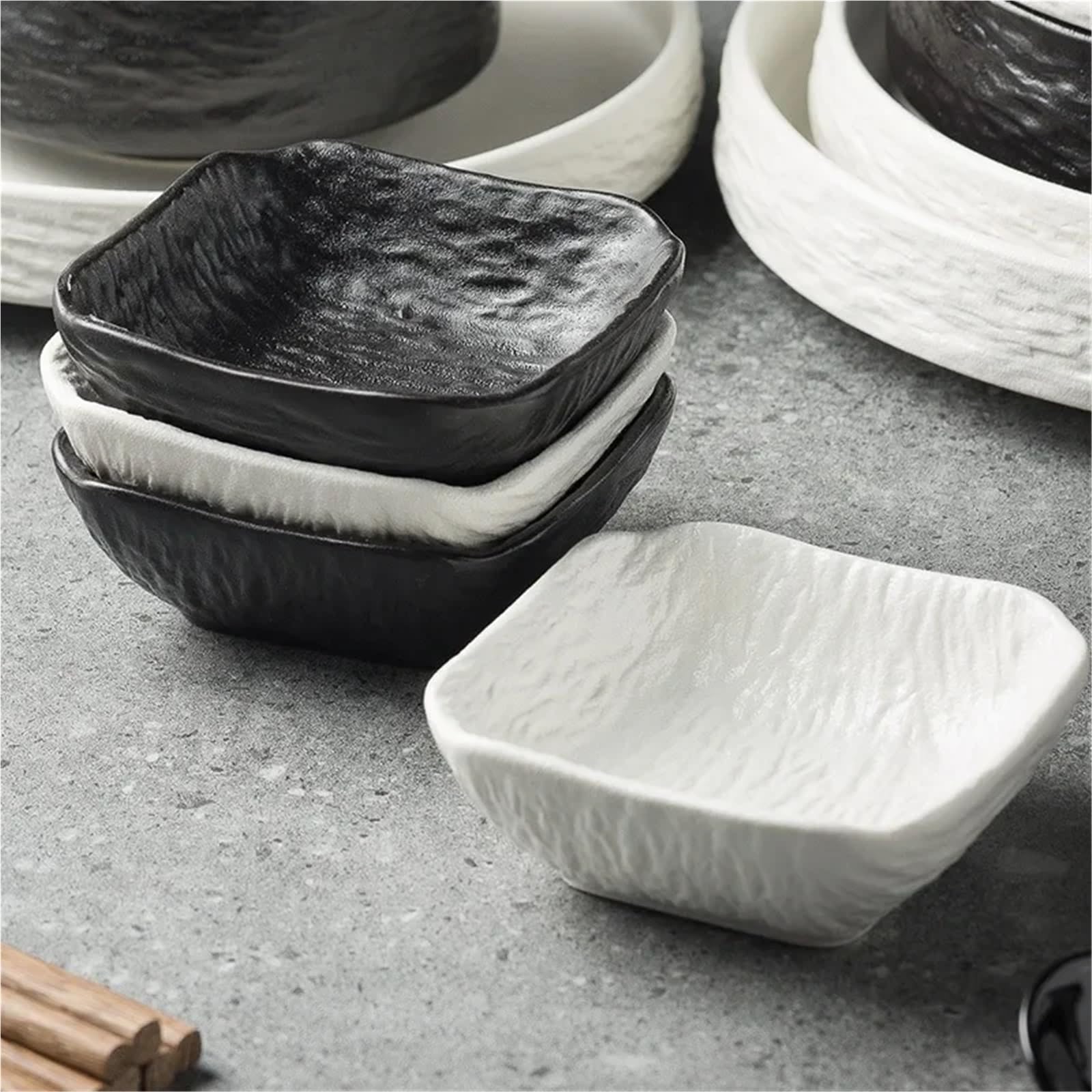 Kreatives Tapas-Schüssel-Set aus Keramik, quadratisch, für Saucen, Restaurant-Qualität, kleine Servierschalen in elegantem Schwarz, perfekt für Unterhaltung und Essen, 4 Stück