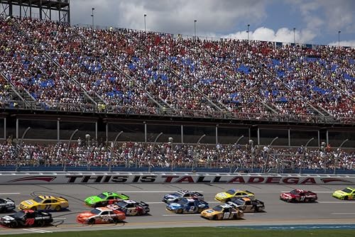Talladega Superspeedway es un complejo automovilístico que abrió sus puertas en 1969. La pista acoge la serie NASCAR Poster Print de Carol Highsmith disponible en Yaxa Peru