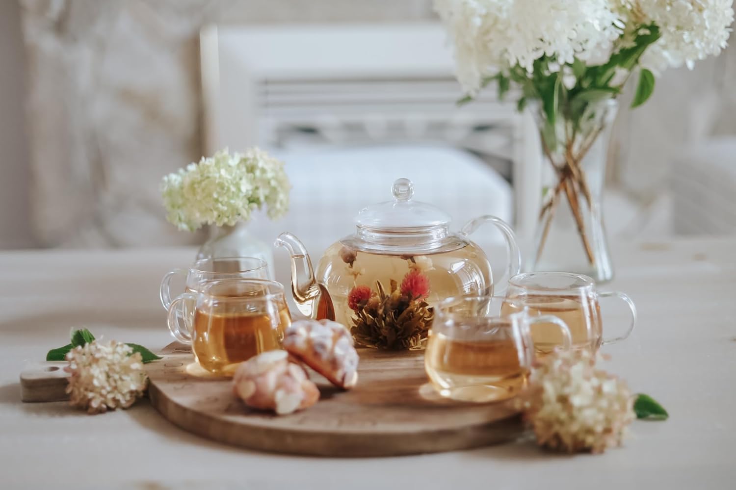 Teabloom Heatproof Glass Teapot Set with Removable Loose Tea Infuser (Standard Size: 32oz/946ml) and Four Borosilicate Glass Teacups (7oz/207ml) - Lead-free Complete Tea Set - Image 2