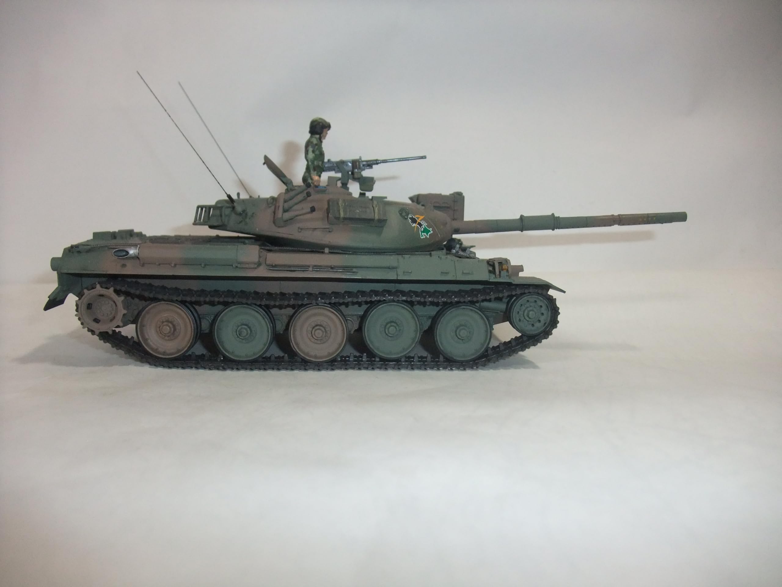 Amazon | 完成品 陸上自衛隊74式戦車 縮尺35分の1サイズ