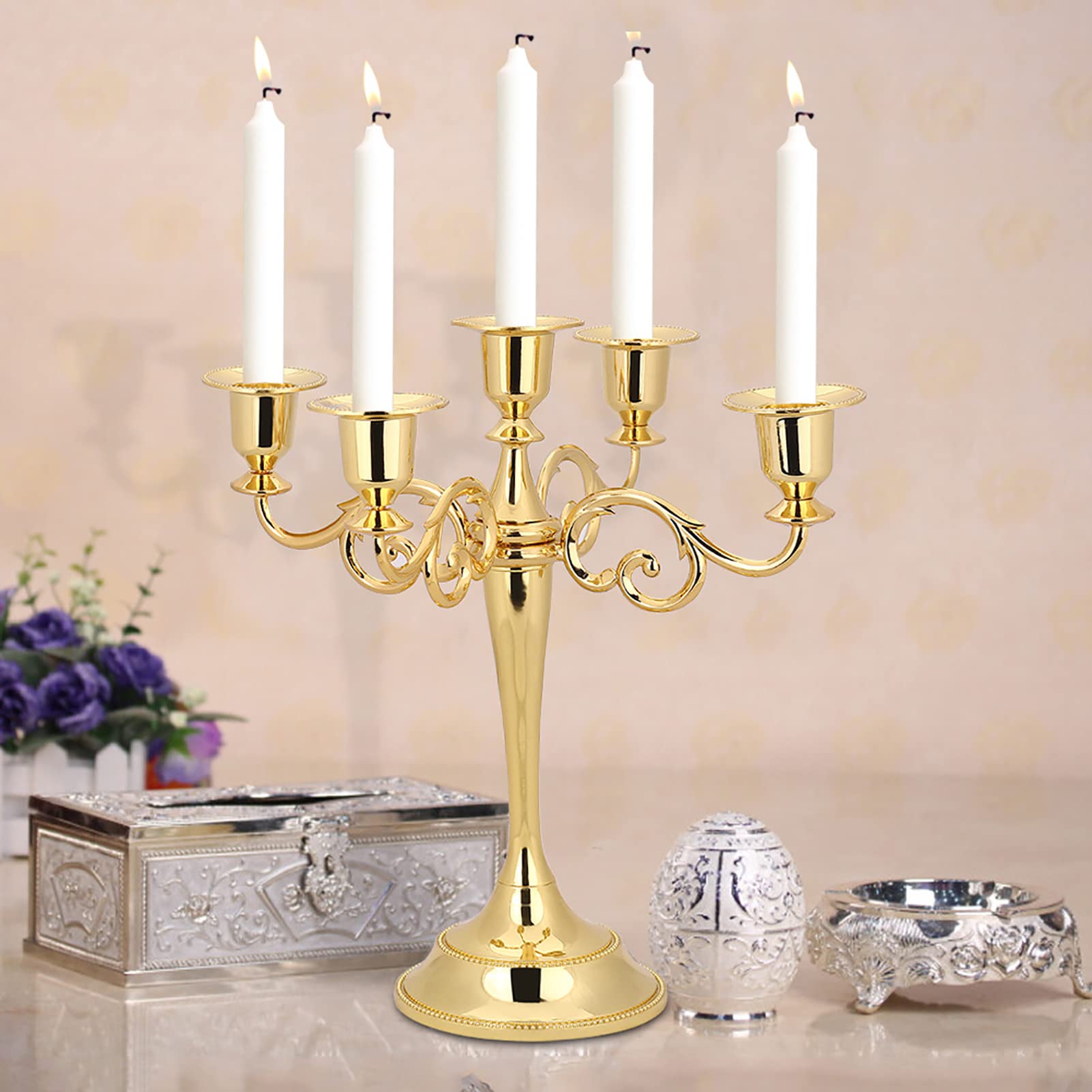 Bougie en métal vintage dorée au design premium et finitions d'élégance