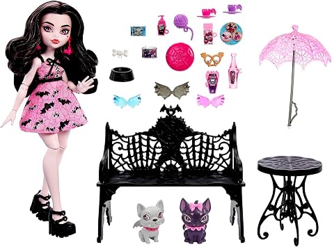 Mattel Monster High Draculaura Bite in The ParkTM Doll and Playset, Medium