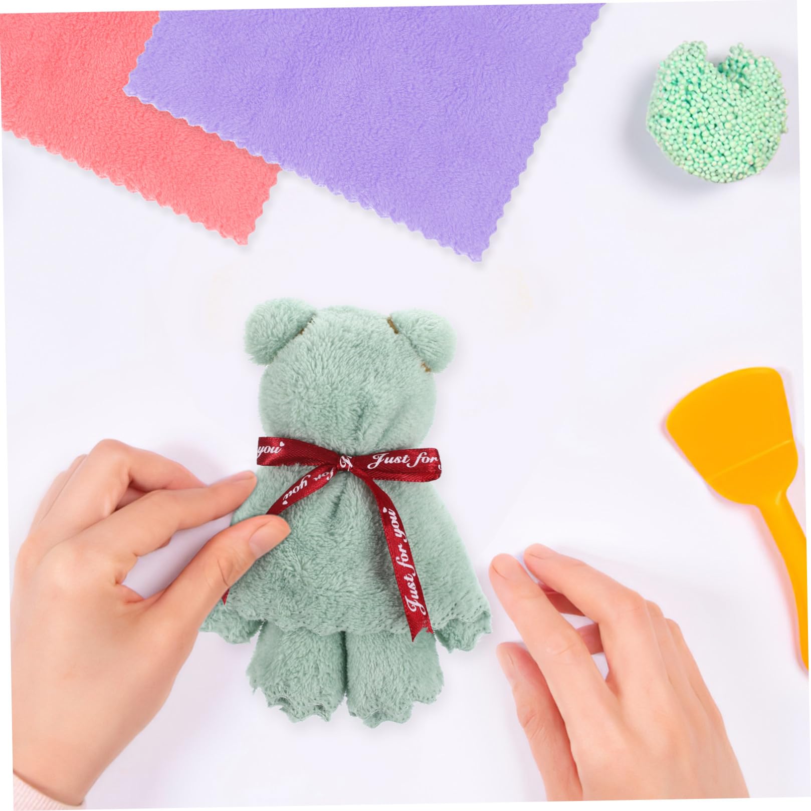 BESTonZON Lingettes Nettoyantes Visage Ours 12 Pièces en Polaire Corail | Lot Paquet Transparent, Doux Peau, Rangement Facile, Présent pour Fête et Mariage