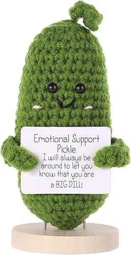 BOXOB Divertido pepino positivo, pepino de punto de 4.3 pulgadas con tarjetas positivas, base de madera, apoyo emocional, pepinillo positivo de