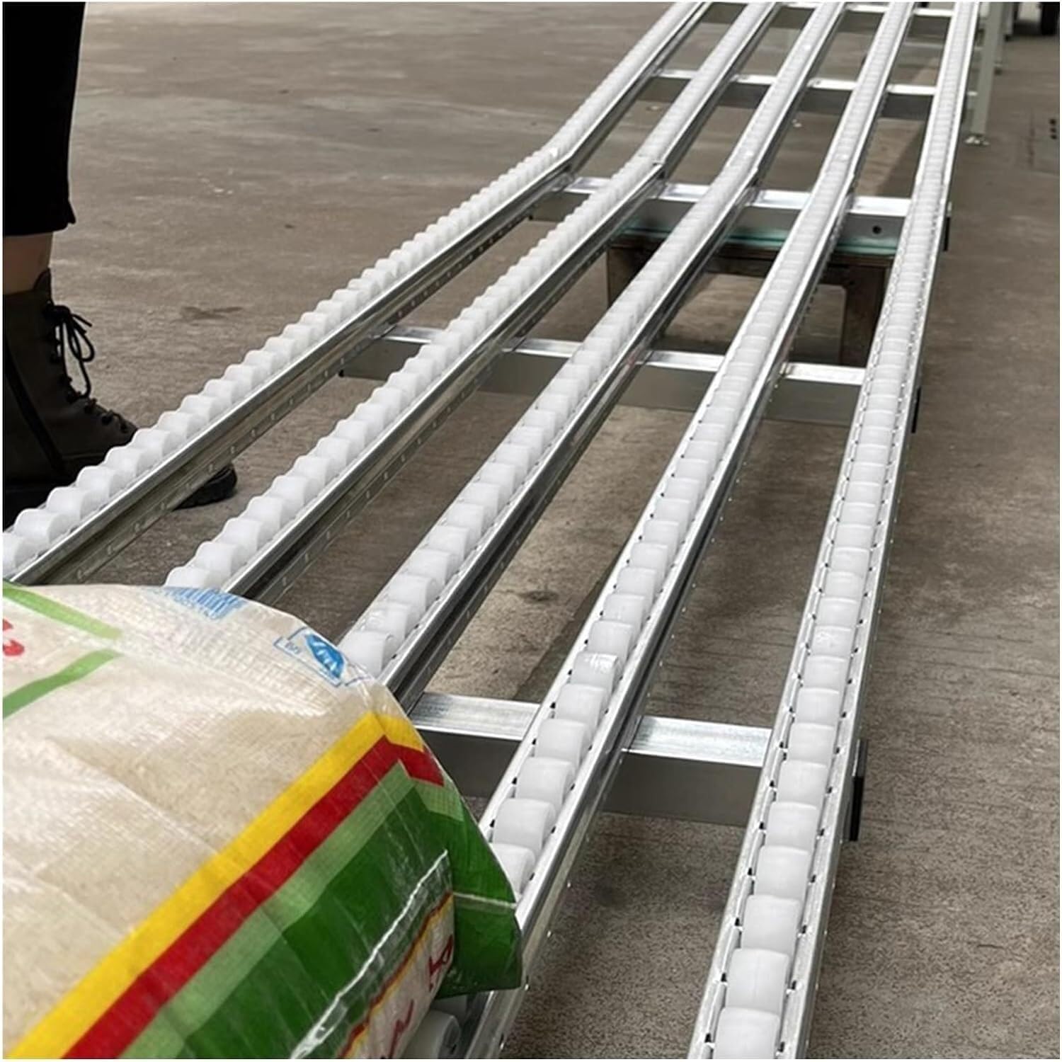 Gravity Conveyor Light-Duty Gravity Conveyor, Unpowered Roller Conveyor Slides,Splicable Warehouses Bucket Unloading Pulley(Silver-(w) 50cm,(L) 150cm)