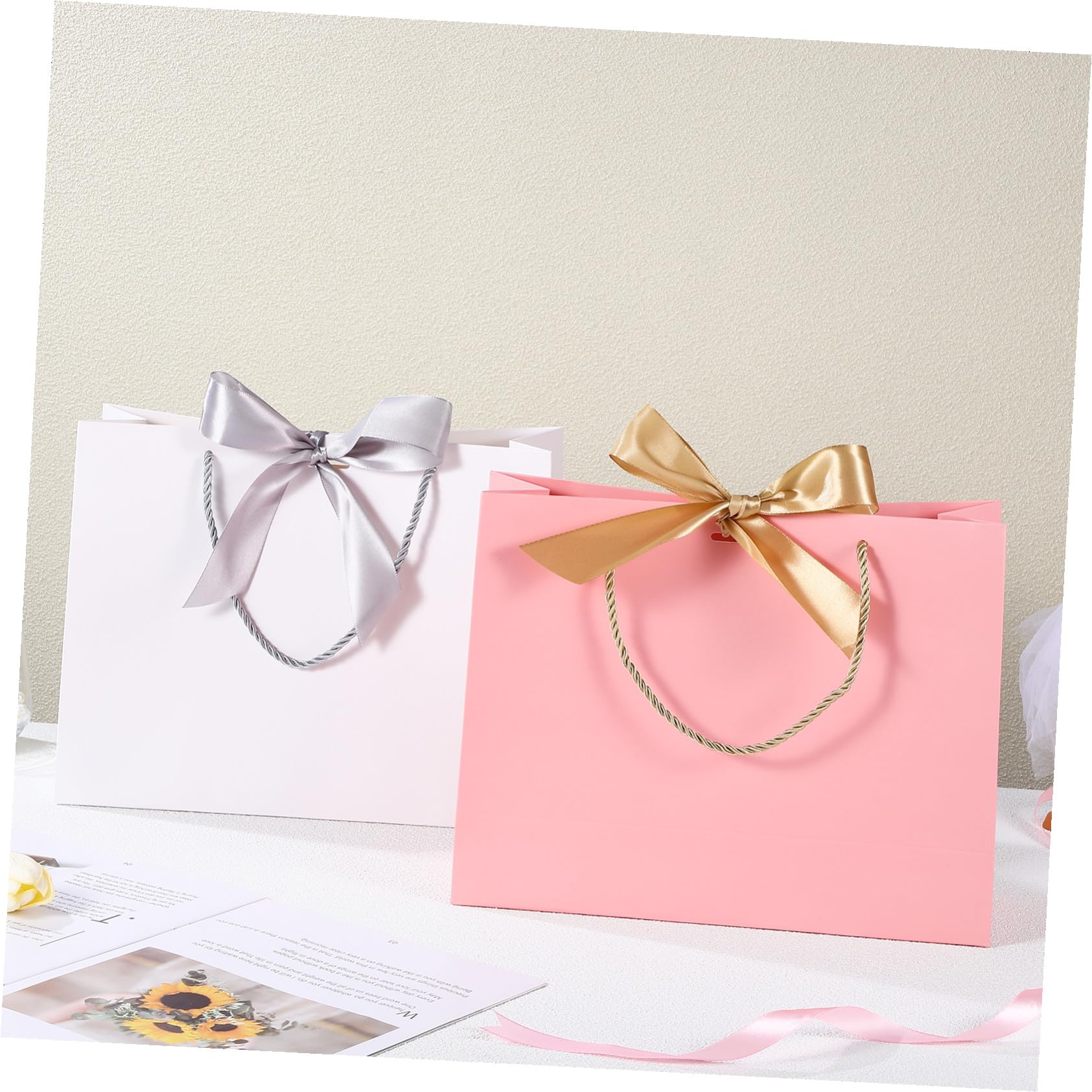LOLIPPYY 10 Stück Teiliges Geschenktüten mit Griffen und Schleifenband Papiertragetaschen für Hochzeit Party Geschenkverpackung Stabile Tragegriffe Klassisches Design in Weiß und Rosa