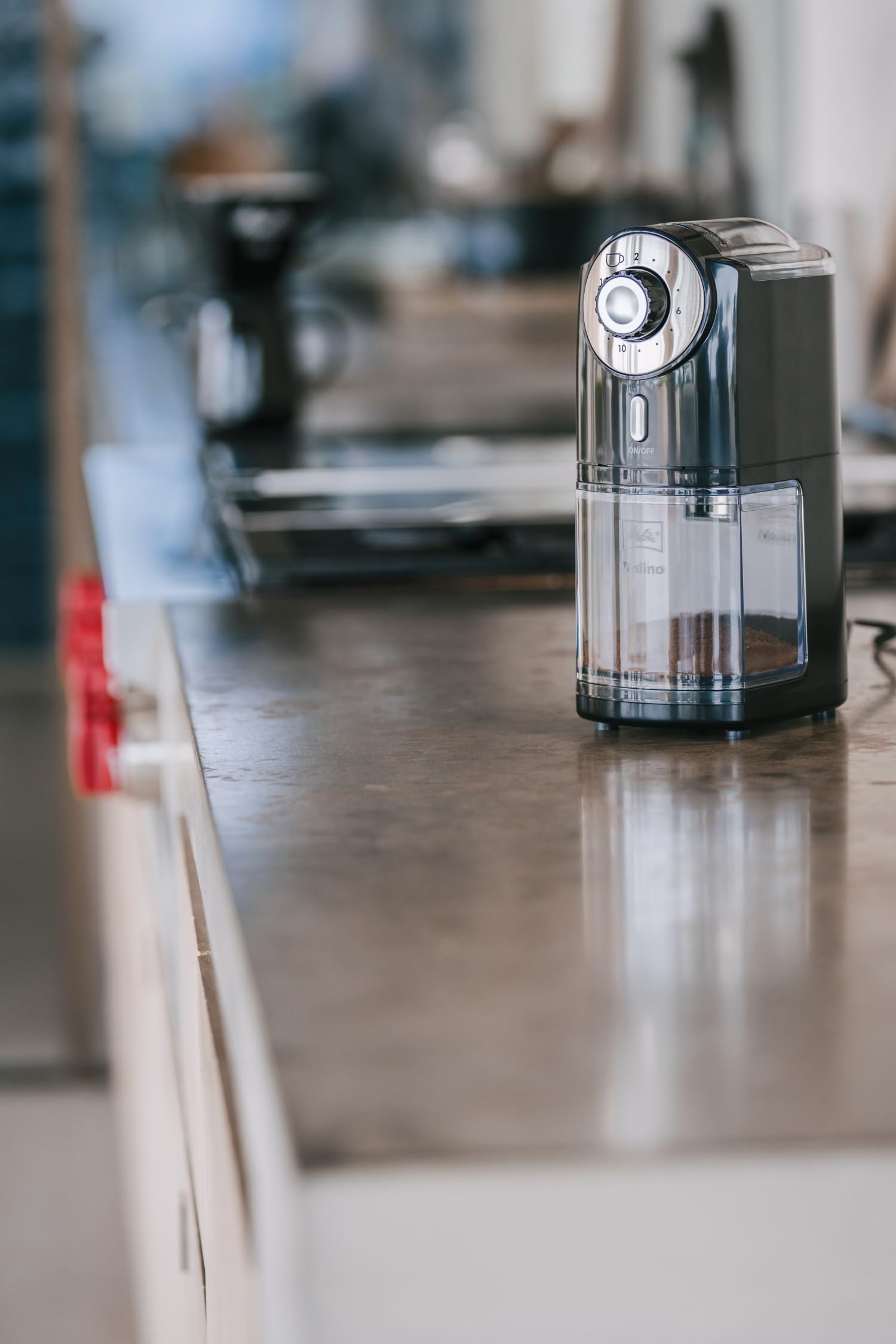 Melitta Molino Kaffeemühle – Elektrische Kaffeemühle mit Scheibenmahlwerk für bis zu 200g Kaffeebohnen, 17 individuellen Mahlstufen, für 2–14 Tassen Kaffee, schwarz