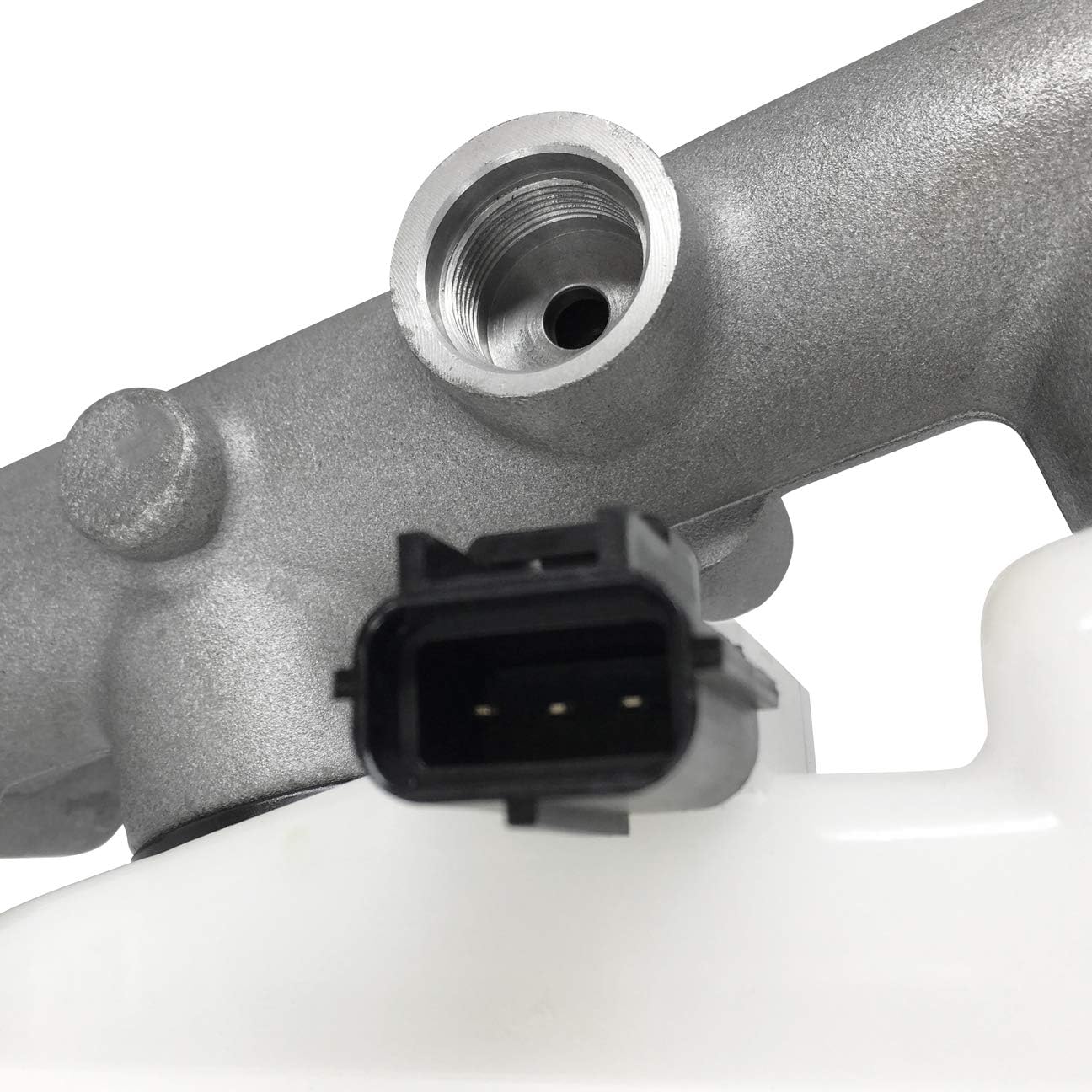 SKP SKBM390445 OE Replacement Brake Master Cylinder