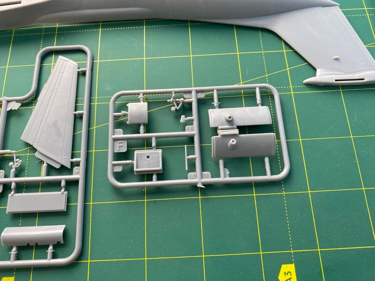 Roden 325 – Model Kit Lockheed C-141B Starlifter