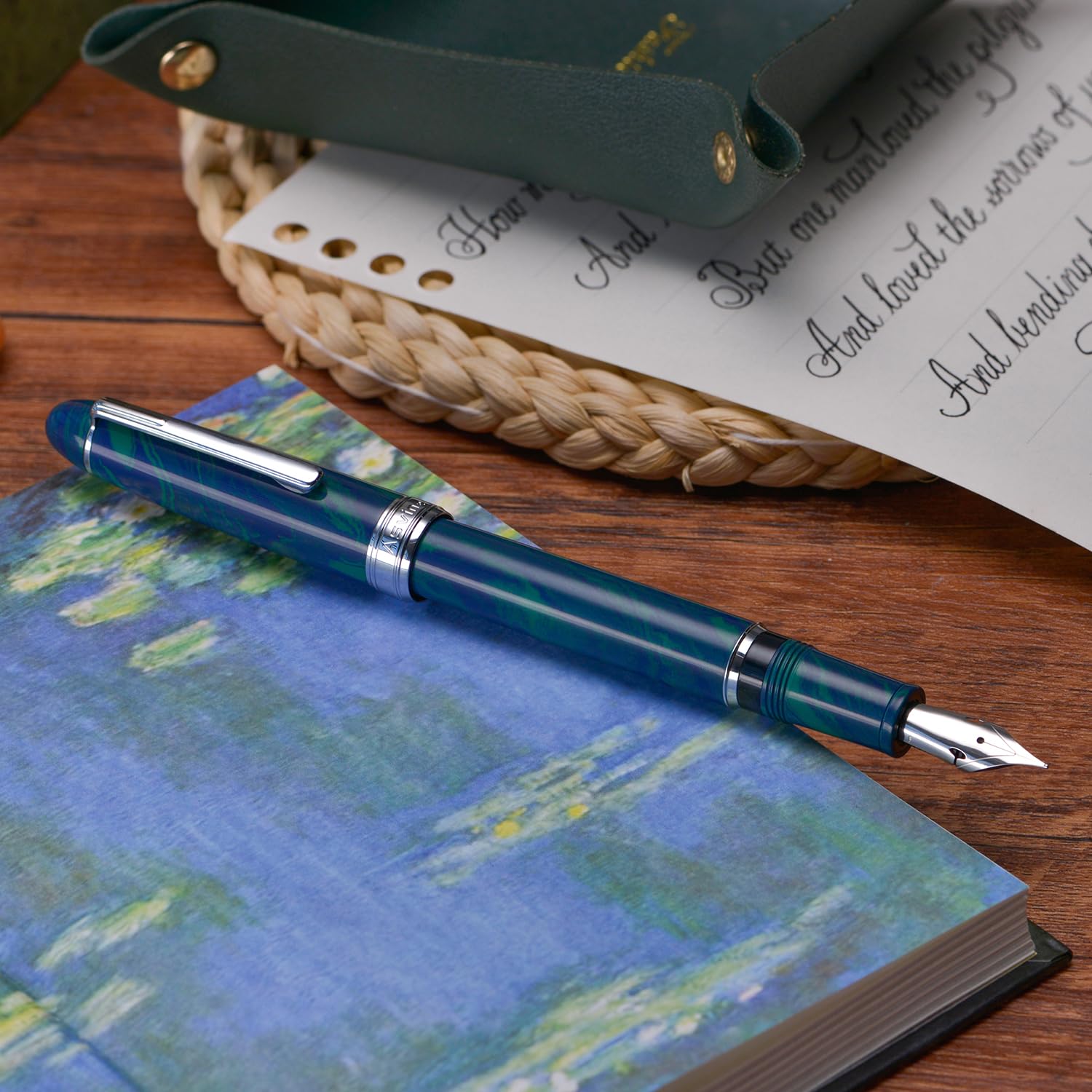 Asvine J16 - Pluma estilográfica de ebonita azul, punta ancha Jowo con carga a émbolo, diseño con ventana para tinta, llave inglesa y estuche para la pluma