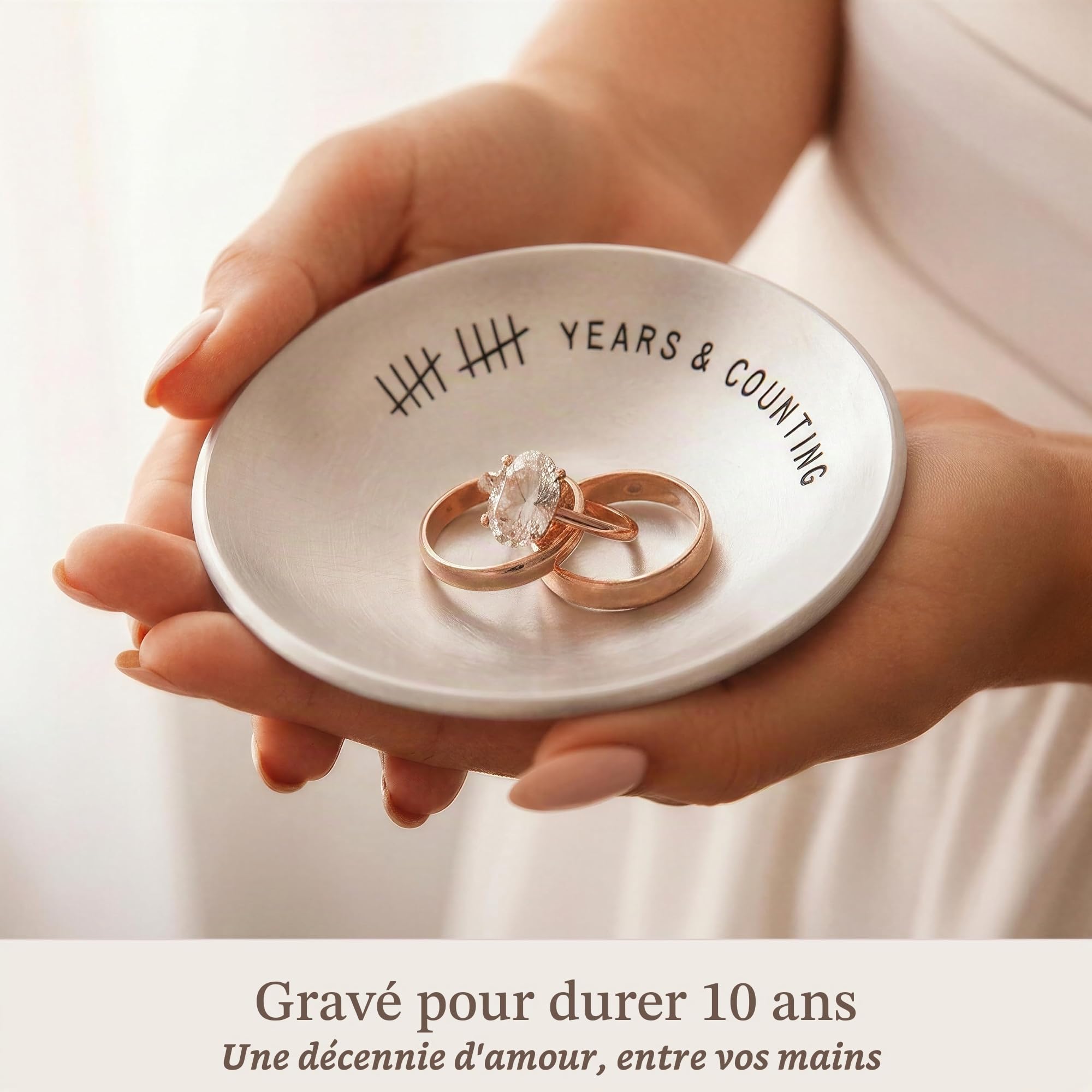 Cadeaux en étain pour 10e anniversaire de mariage – 10,2 cm, gravé, support d'alliance en aluminium et coffret cadeau – 10 ans d'anniversaire pour lui et 10 ans pour elle style lisse