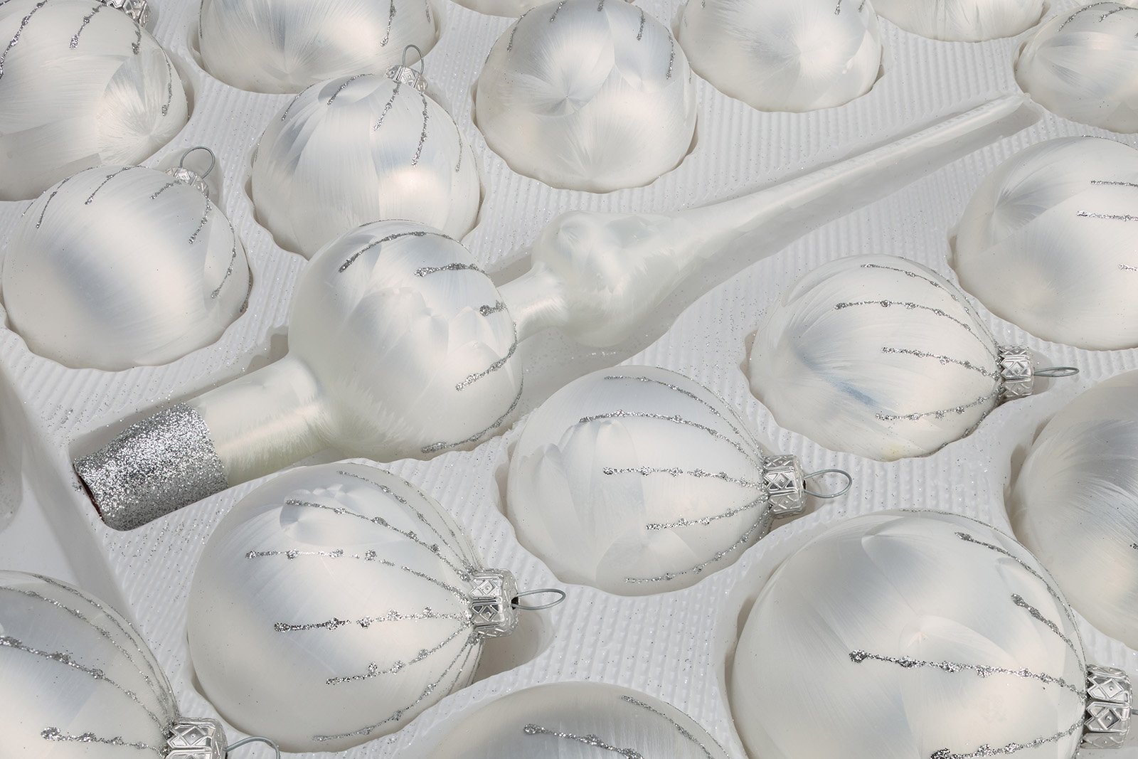 39 tlg. Glas-Weihnachtskugeln Set in "Ice Weiss Silber" Regen- Christbaumkugeln - Weihnachtsschmuck-Christbaumschmuck