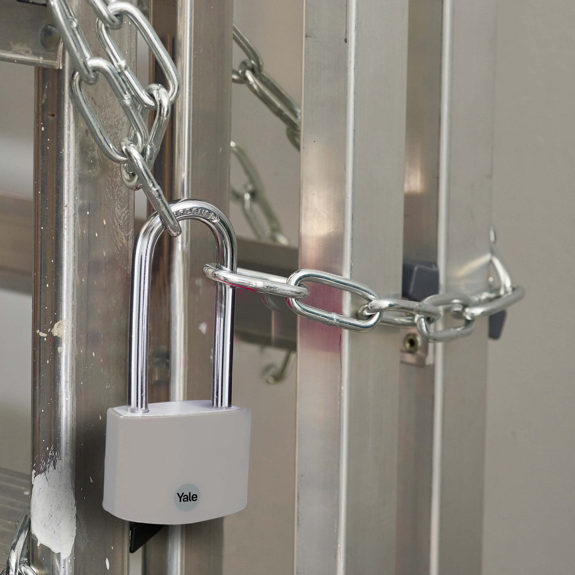 Yale - YE3B/38/156/1/GR Standard Security 38mm Aluminium Padlock with Long Shackle - Grey - Long Hardened Steel shackle - 3 keys - Image 4