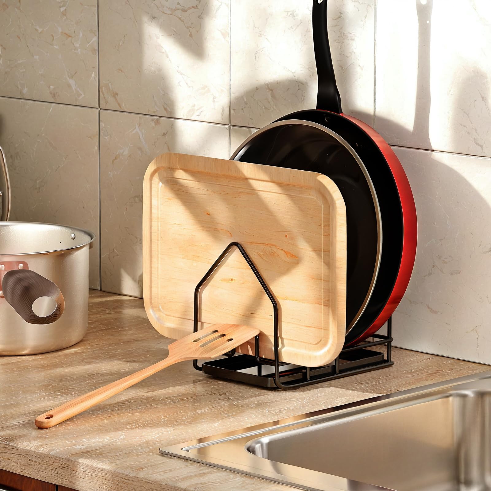 PAVSTINE Topfdeckelhalter mit Abtropfschale, Deckelhalter Schublade, Löffelablage Küche Organizer für Topfdeckel von 16-34cm, Schneidebrett Aufbewahrung für Küche, Pot Lid Holder, Schwarz Küche, Haushalt & Wohnen