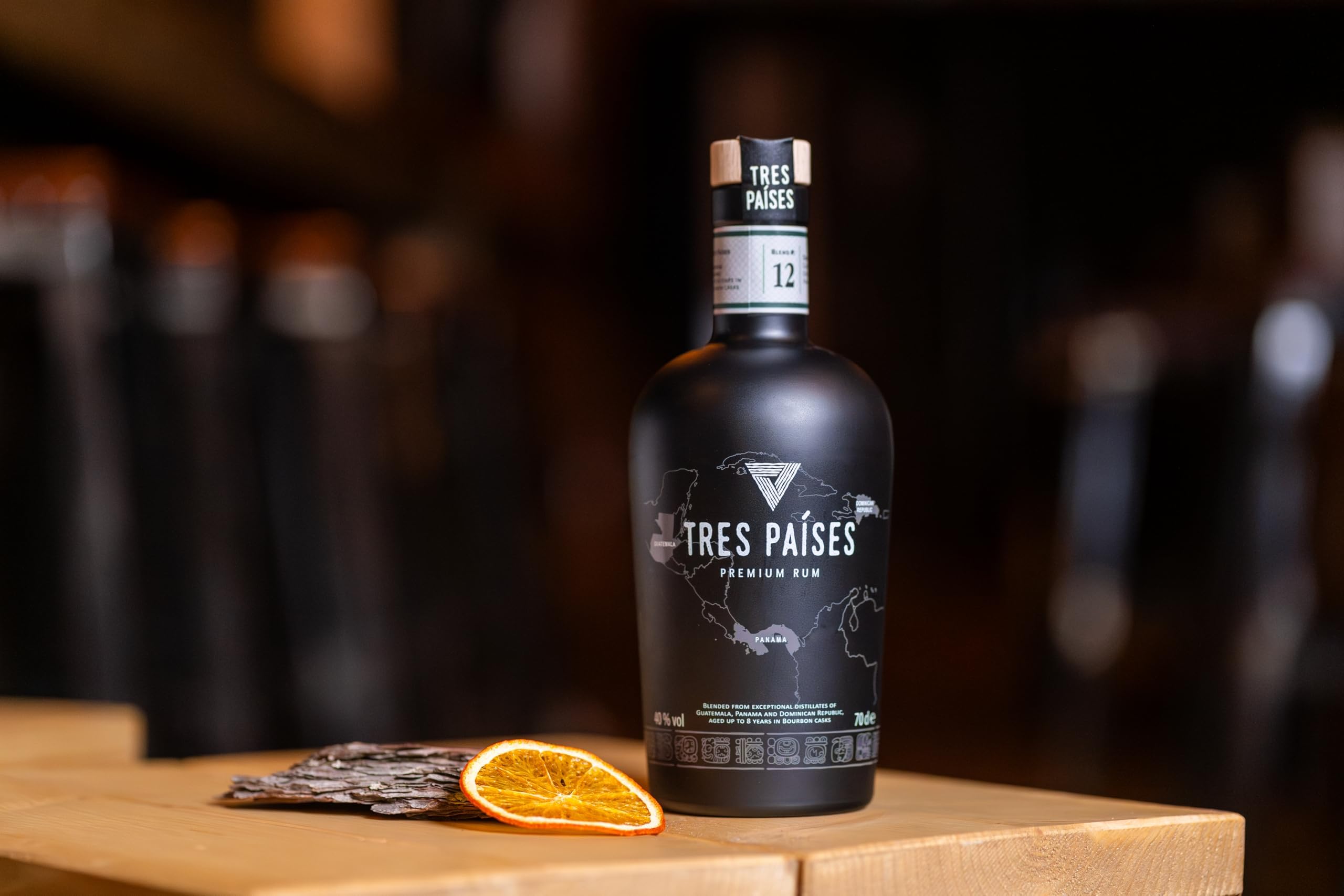TRES PAÍSES | Premium Rum | Einmaliger Geschmack der Karibik | Guatemala, Panama & Dominikanische Republik | Aromen von Vanille, Schokolade & Frucht | Lagerung in Ex-Bourbon-Fässern | 40% Vol. | 0,7L