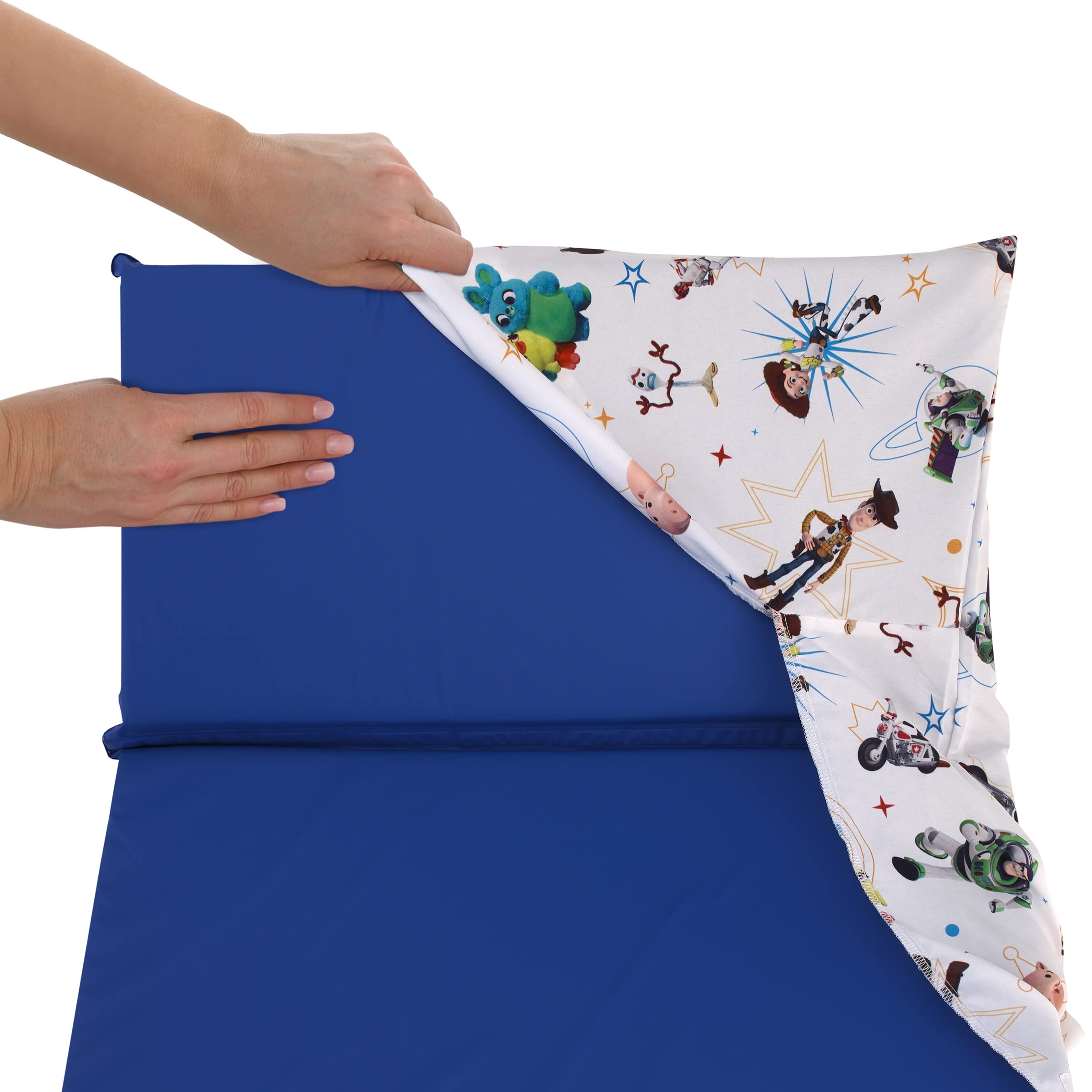 NoJo Disney Toy Story It's Play Time Tapis de sieste bleu, vert et blanc boisé, Buzz et The Toys